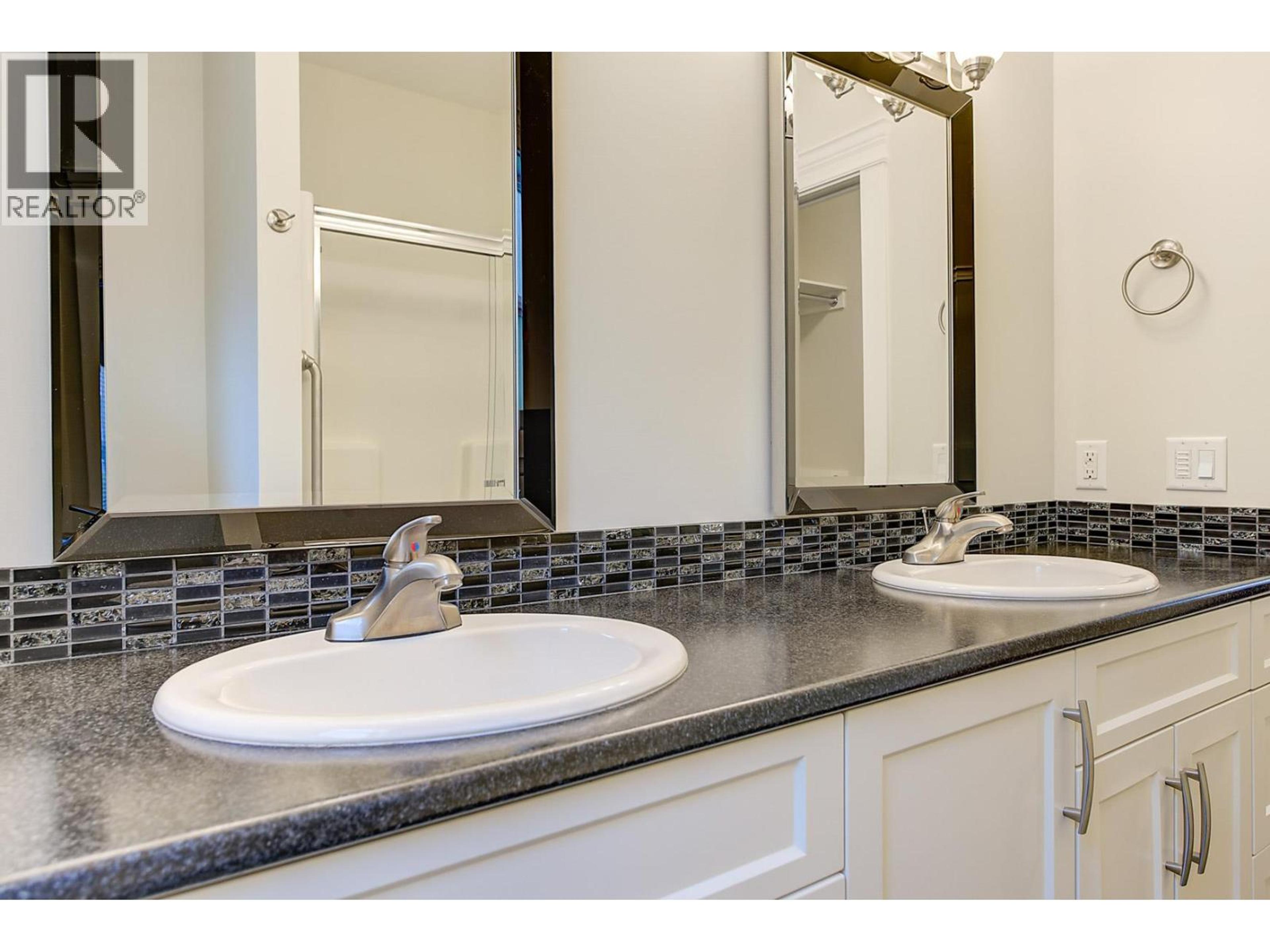 2097 ACORN CRESCENT - Image 35