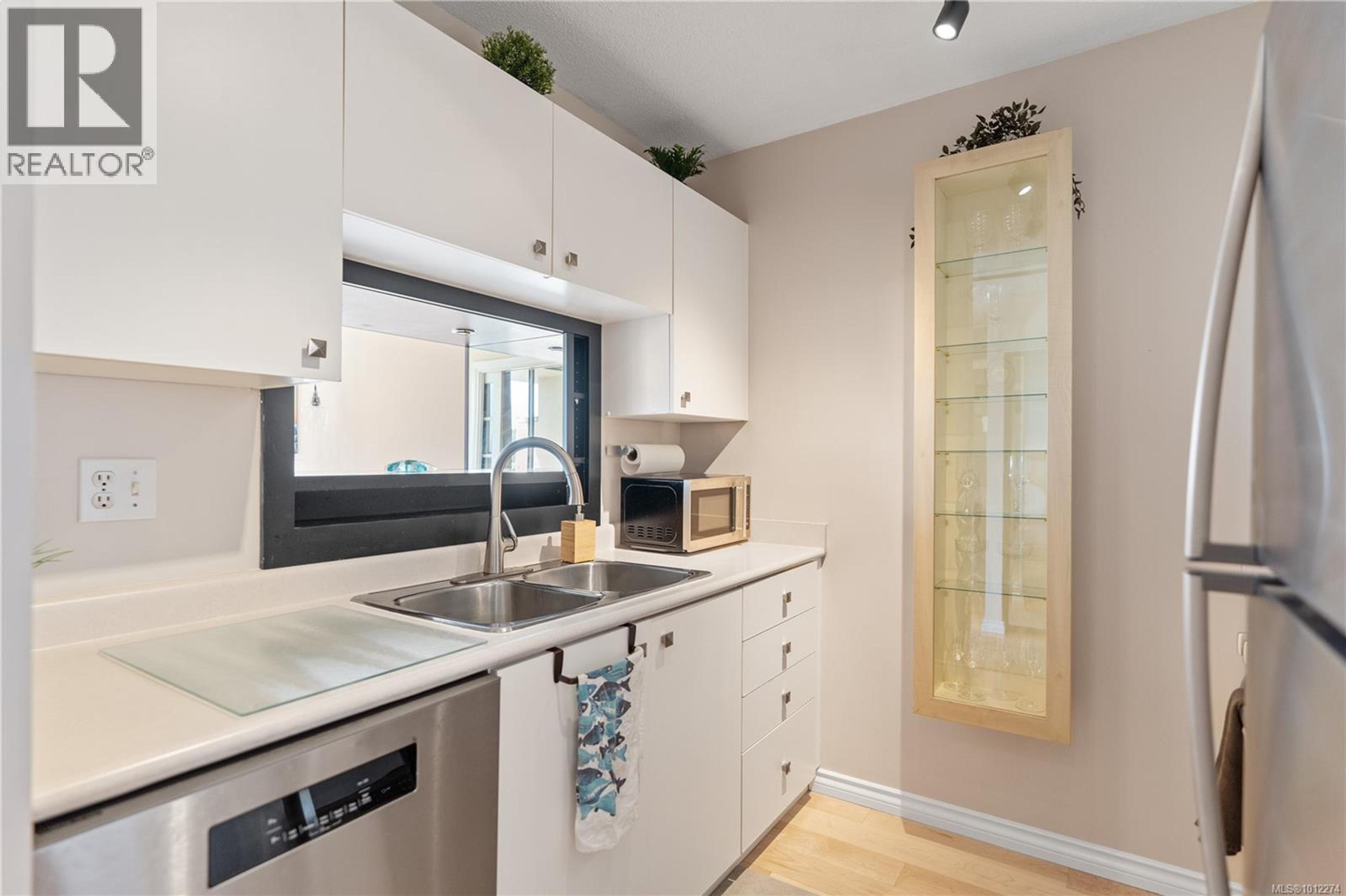 #910 835 VIEW ST - Image 18