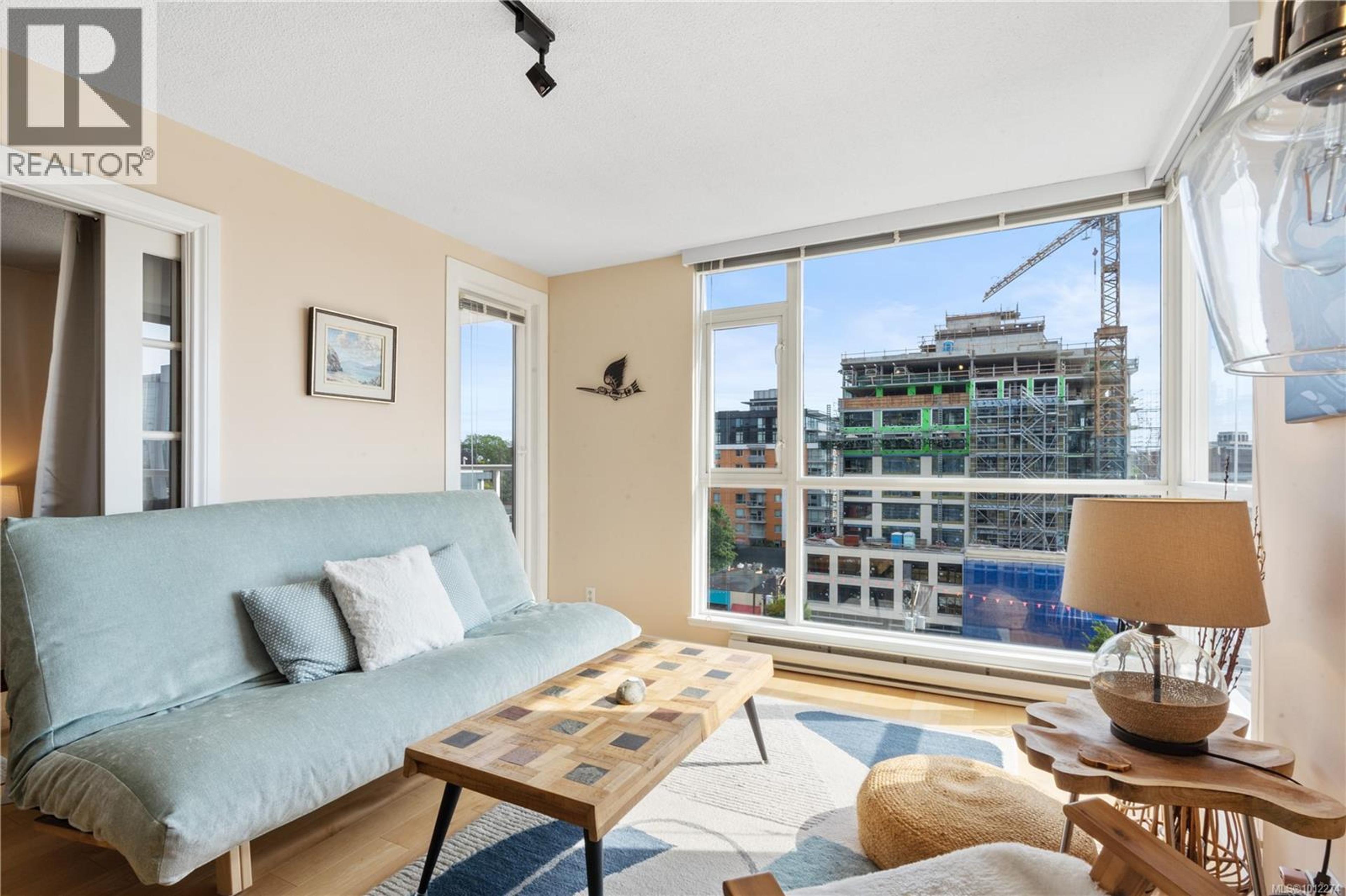 #910 835 VIEW ST - Image 8