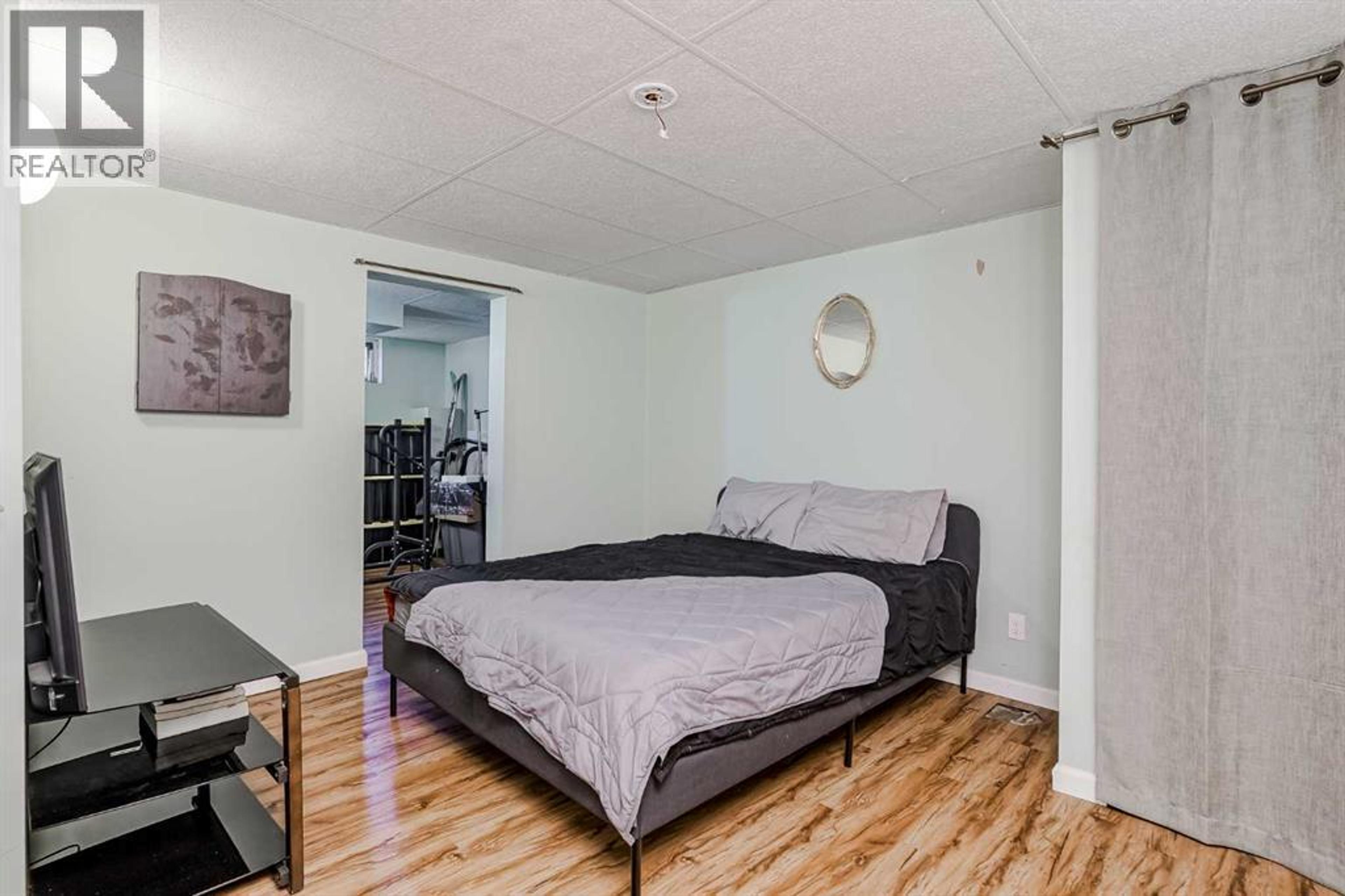 3317 6 STREET NE - Image 26