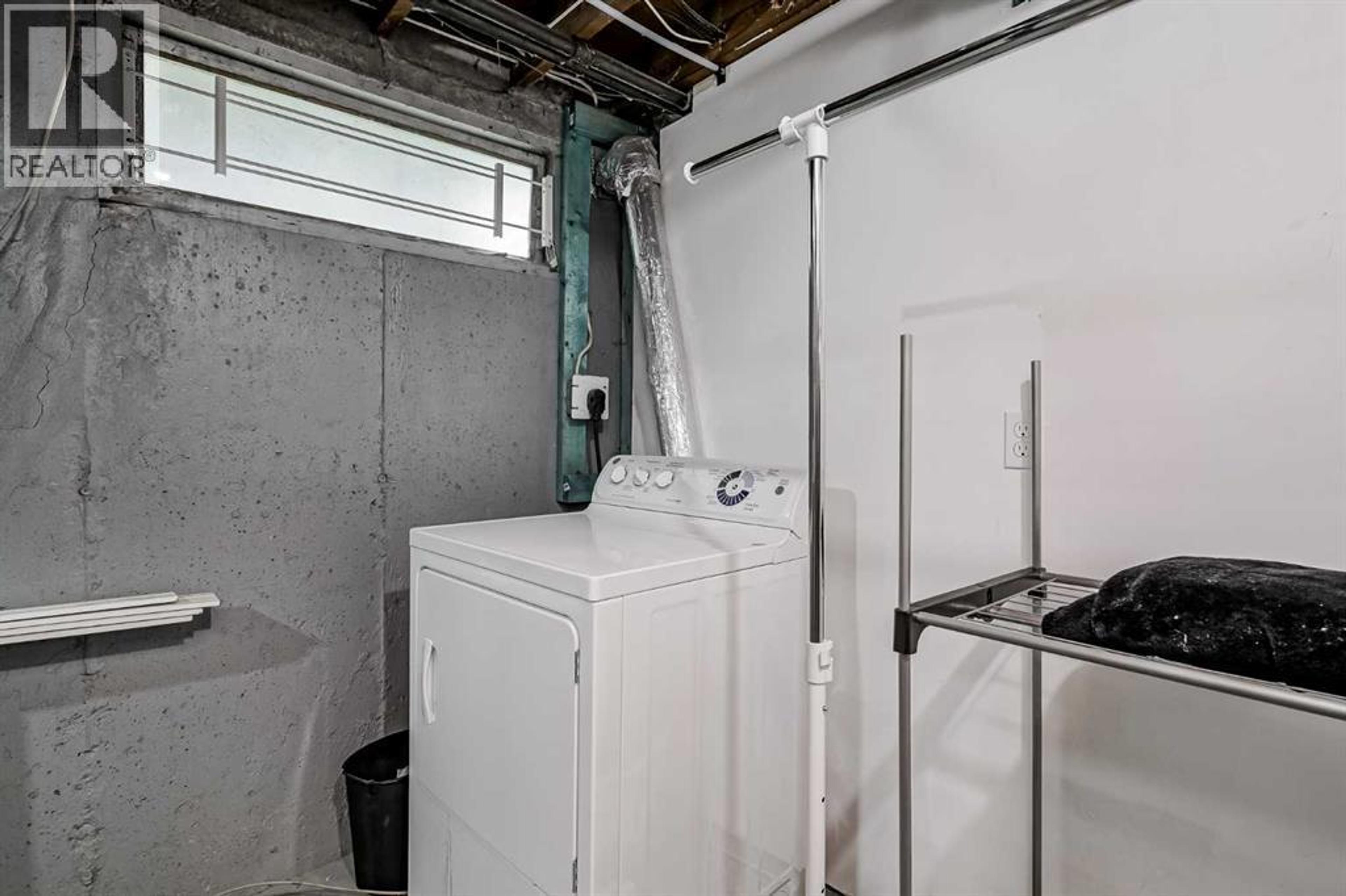 3317 6 STREET NE - Image 29