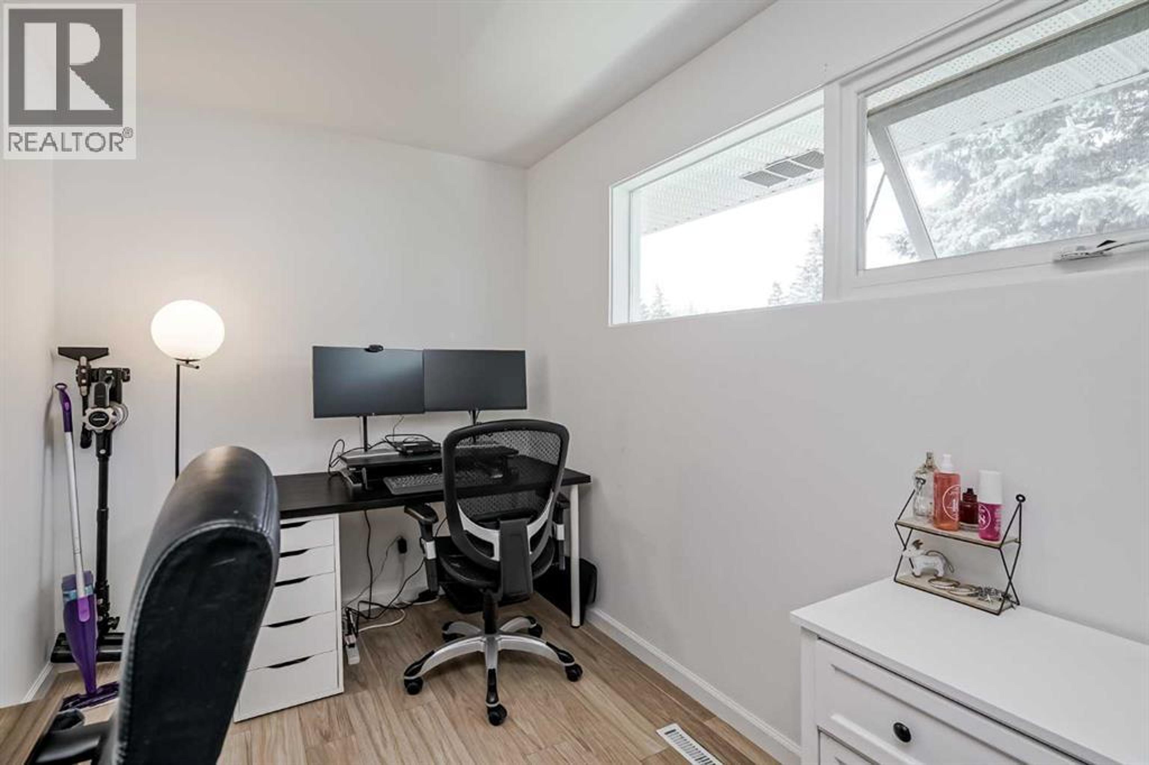 3317 6 STREET NE - Image 23