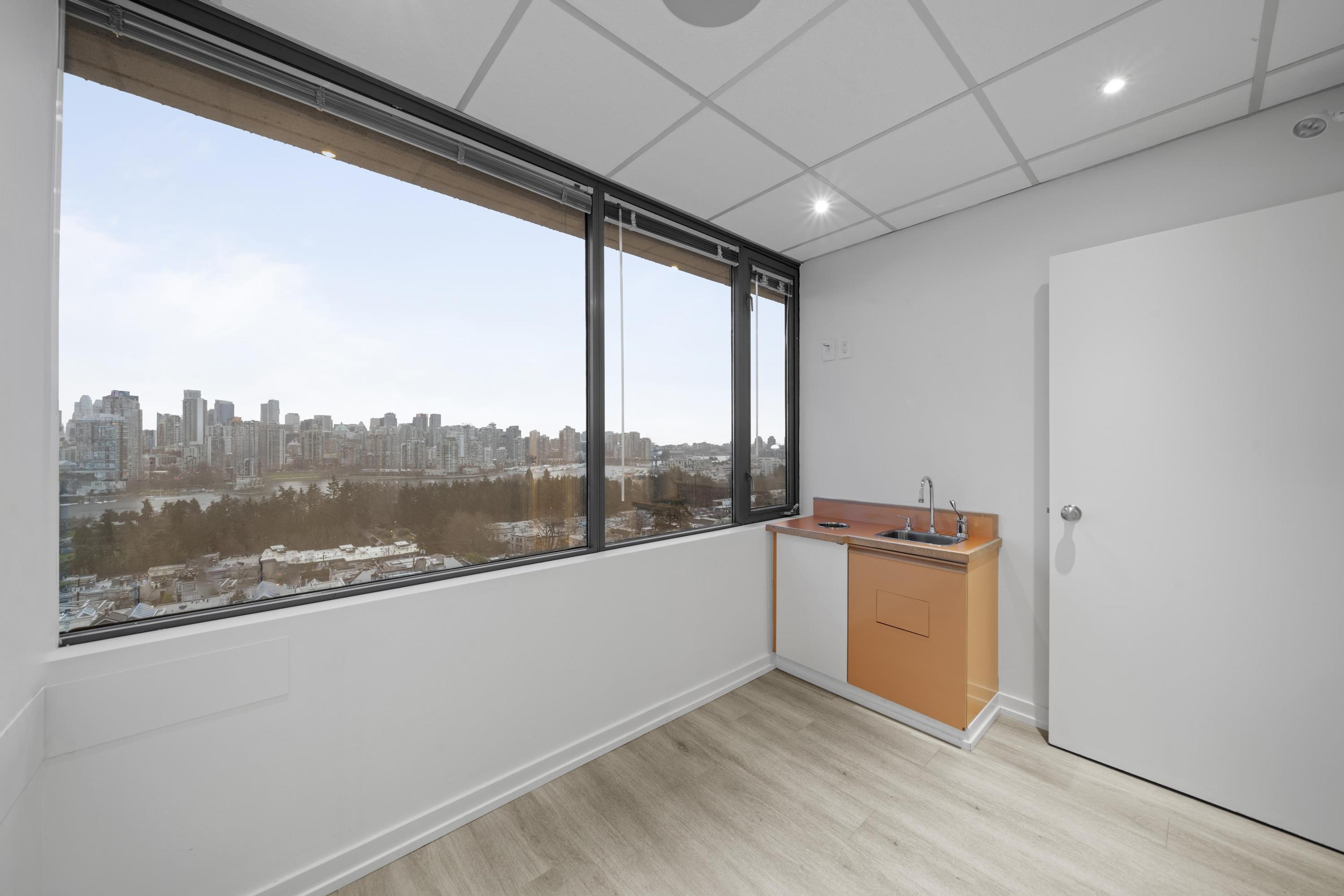 #730 943 W BROADWAY - Image 2
