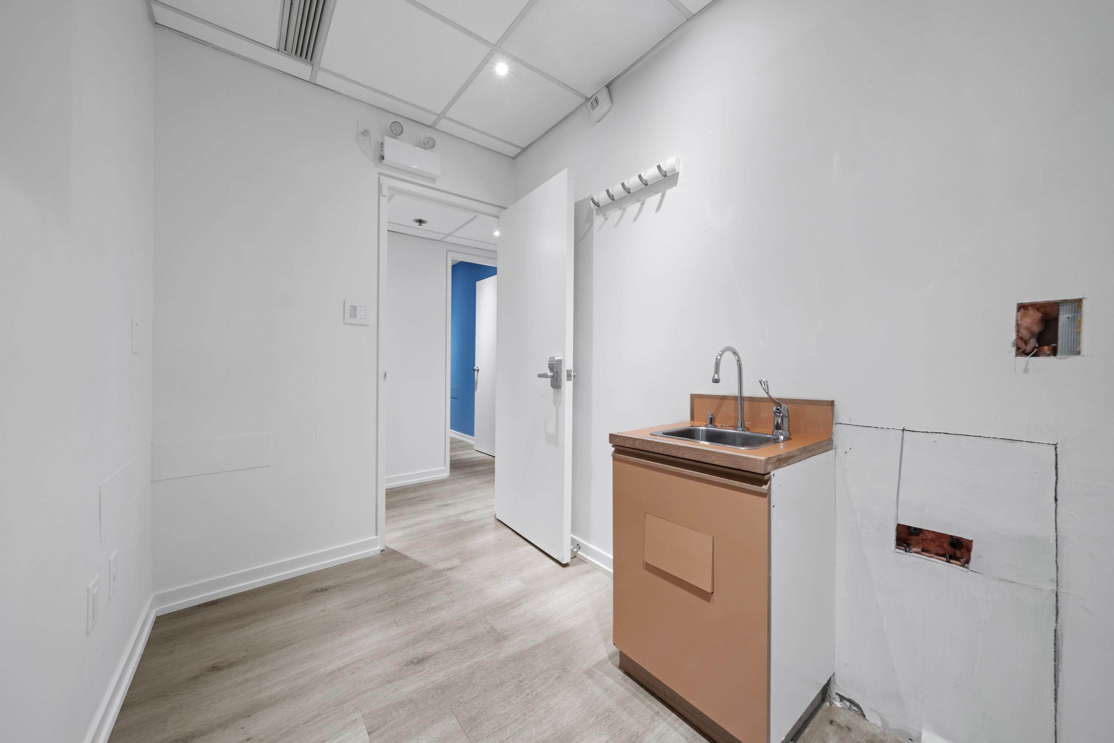 #730 943 W BROADWAY - Image 6