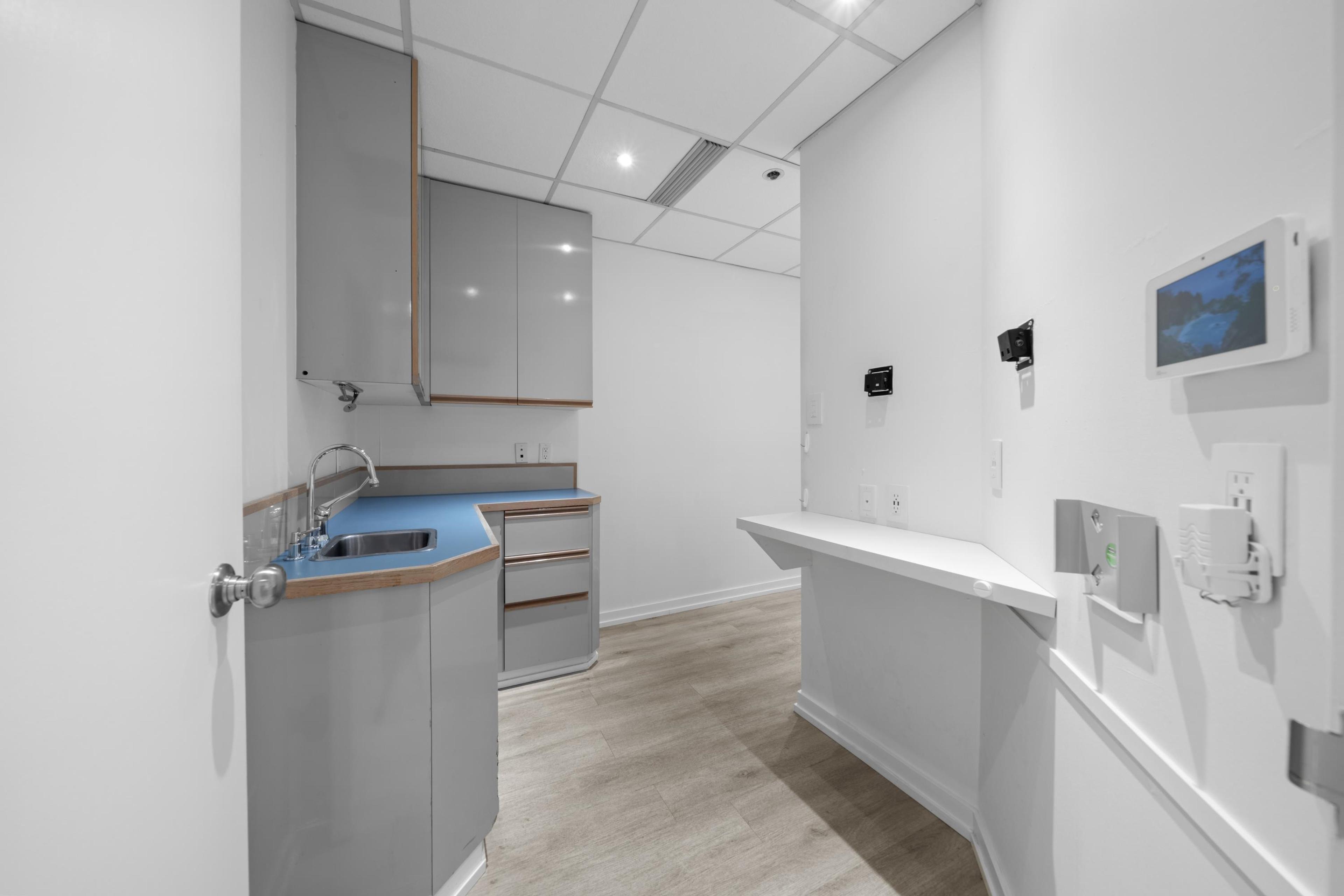#730 943 W BROADWAY - Image 7