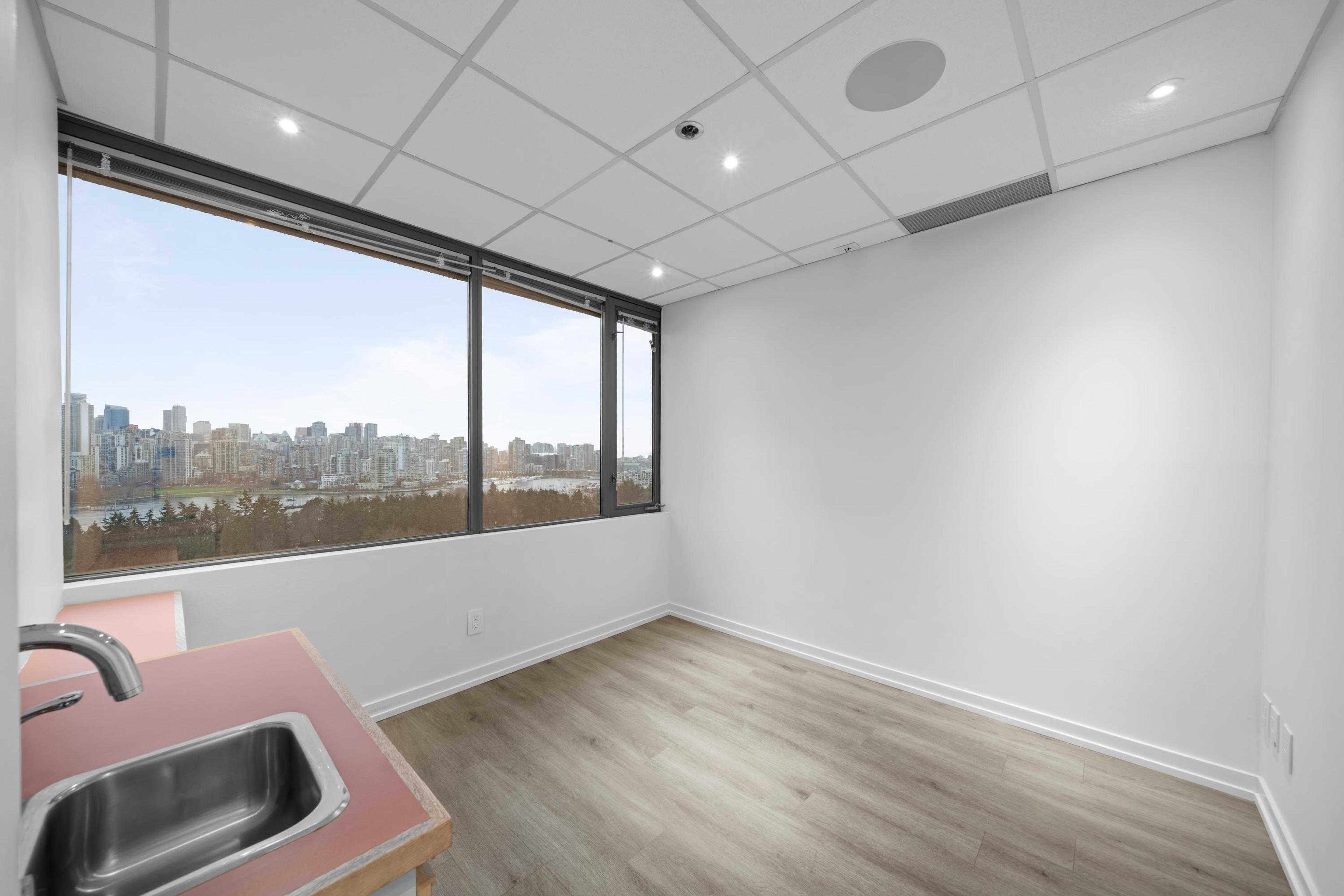 #730 943 W BROADWAY - Image 3