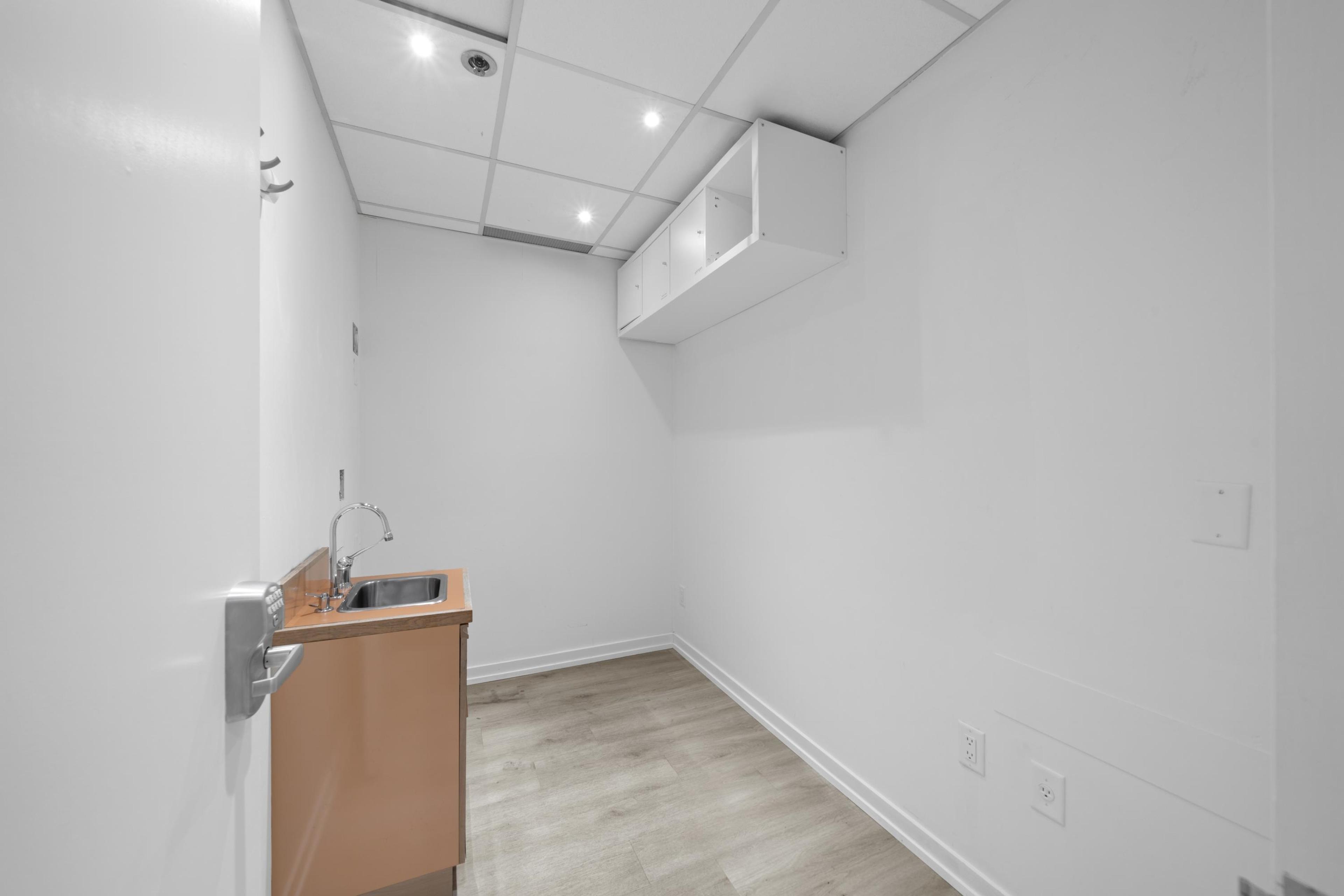 #730 943 W BROADWAY - Image 5