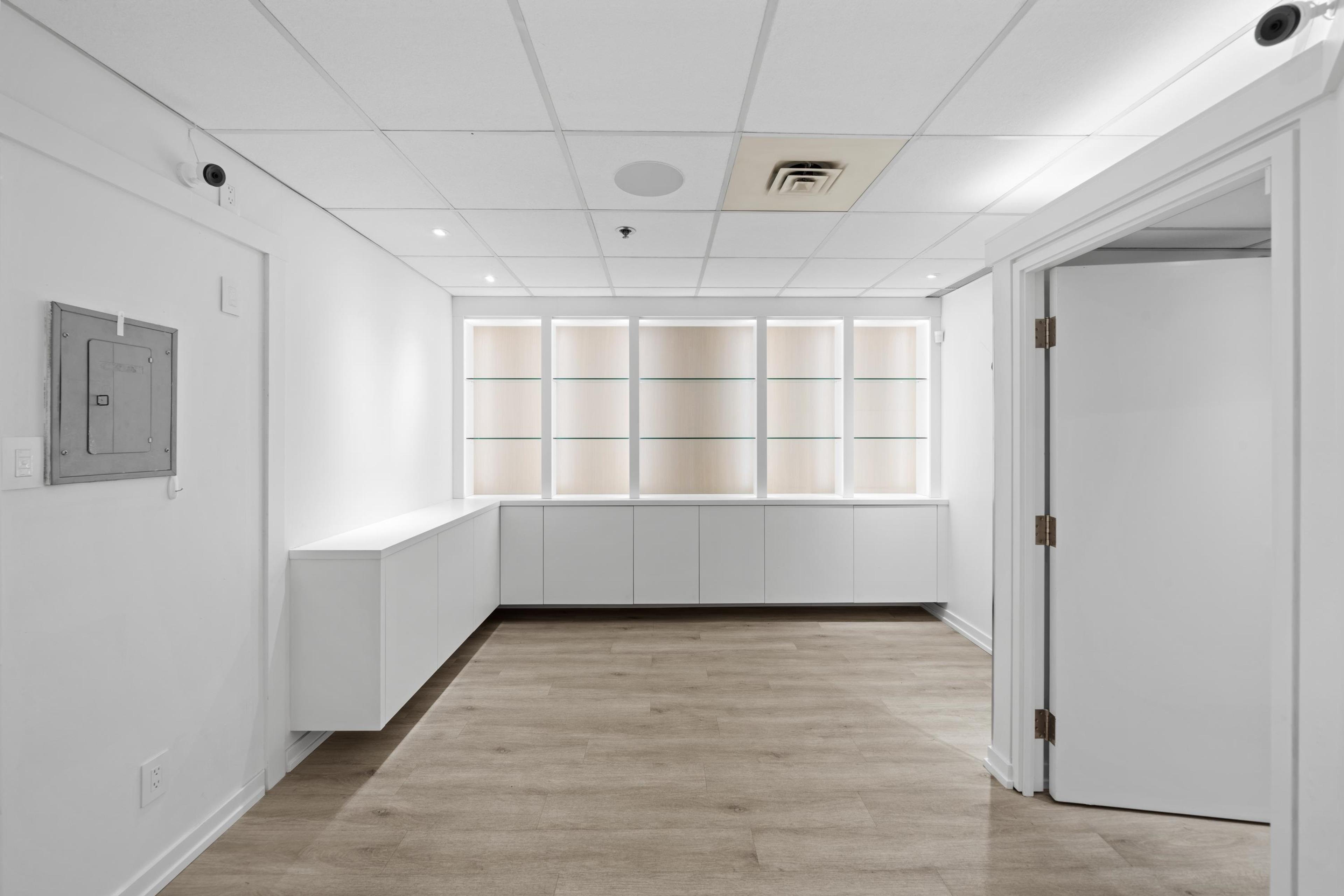 #730 943 W BROADWAY - Image 11