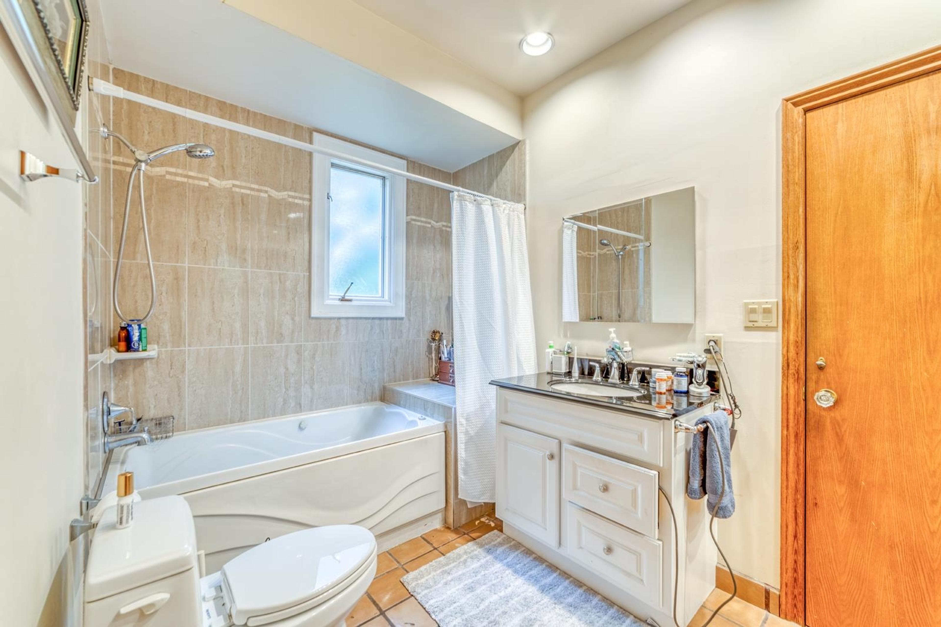 1546 W 12TH AVENUE - Image 12