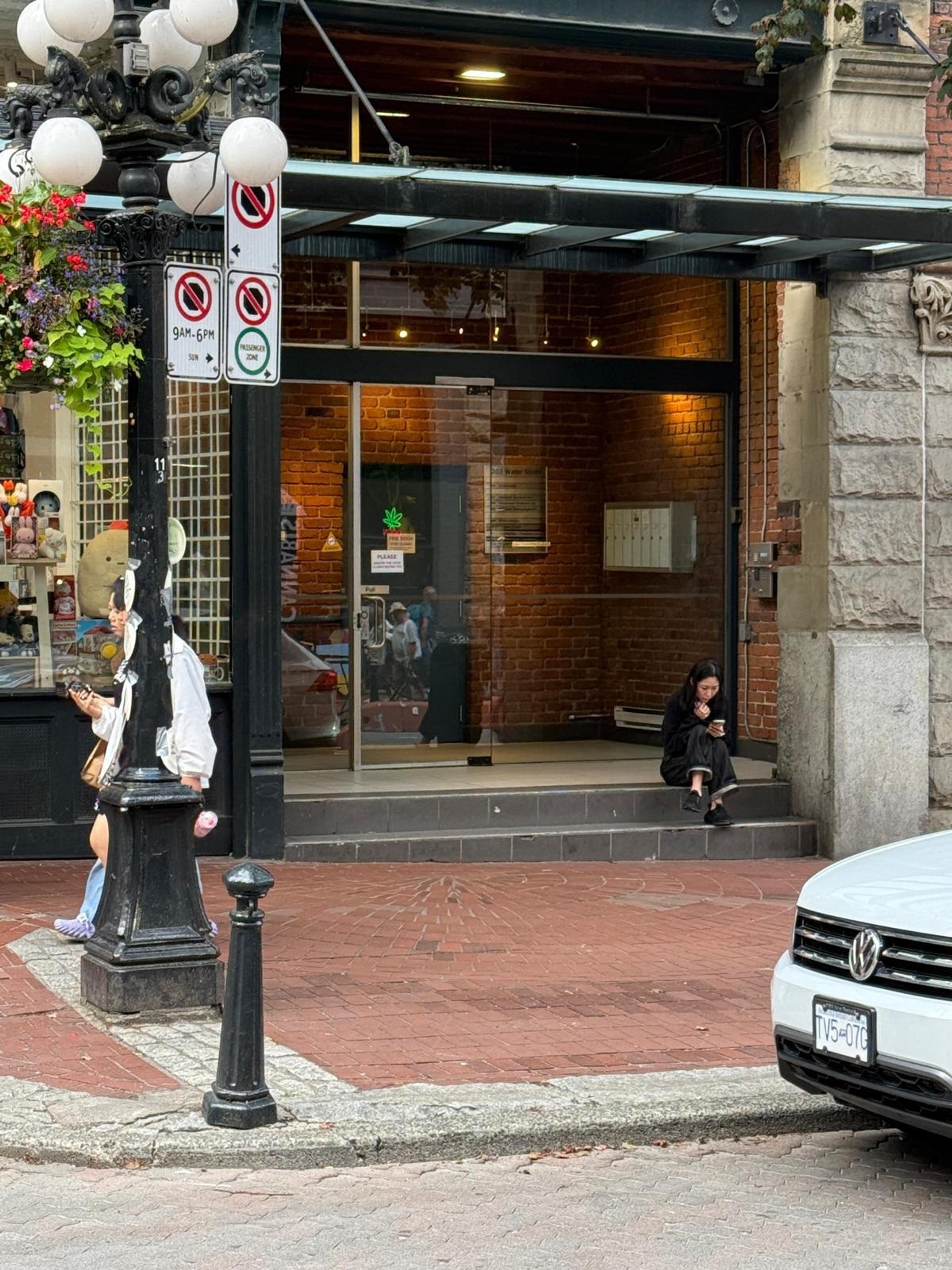 #400C 353 WATER STREET - Image 5