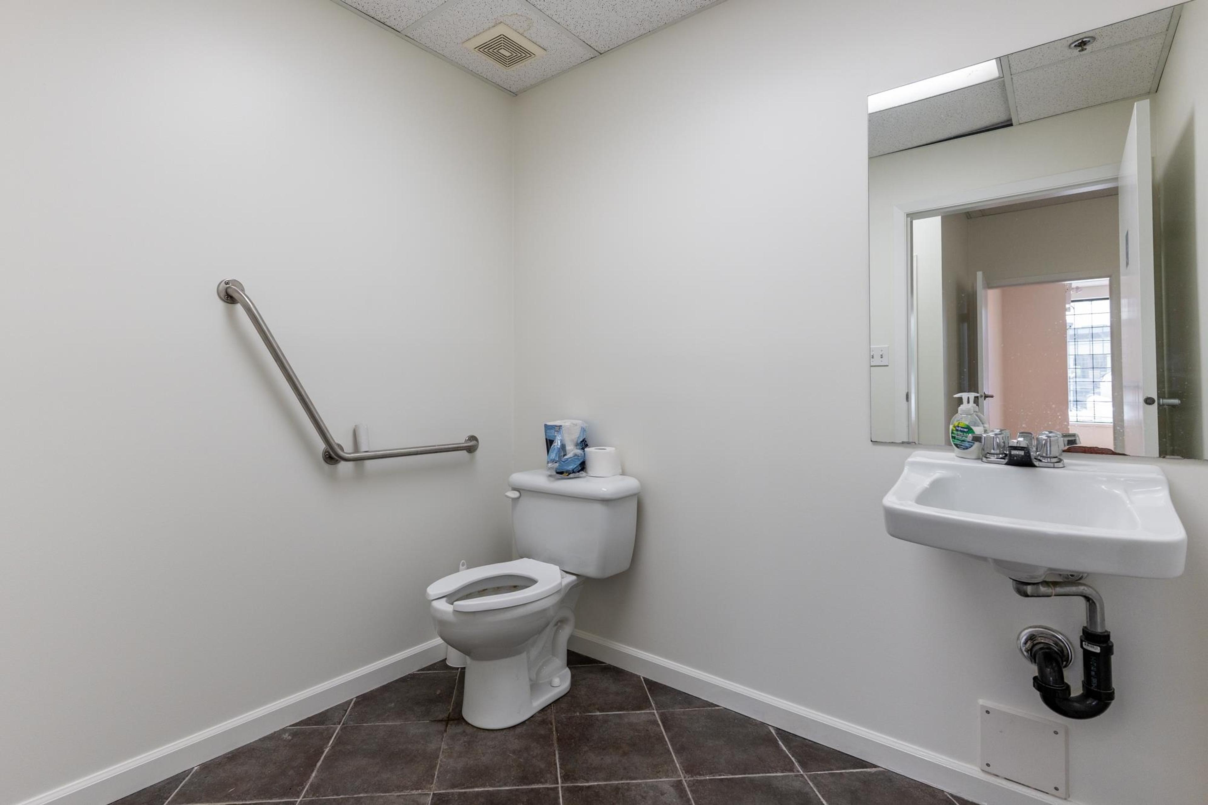 #704 2071 KINGSWAY AVENUE - Image 17