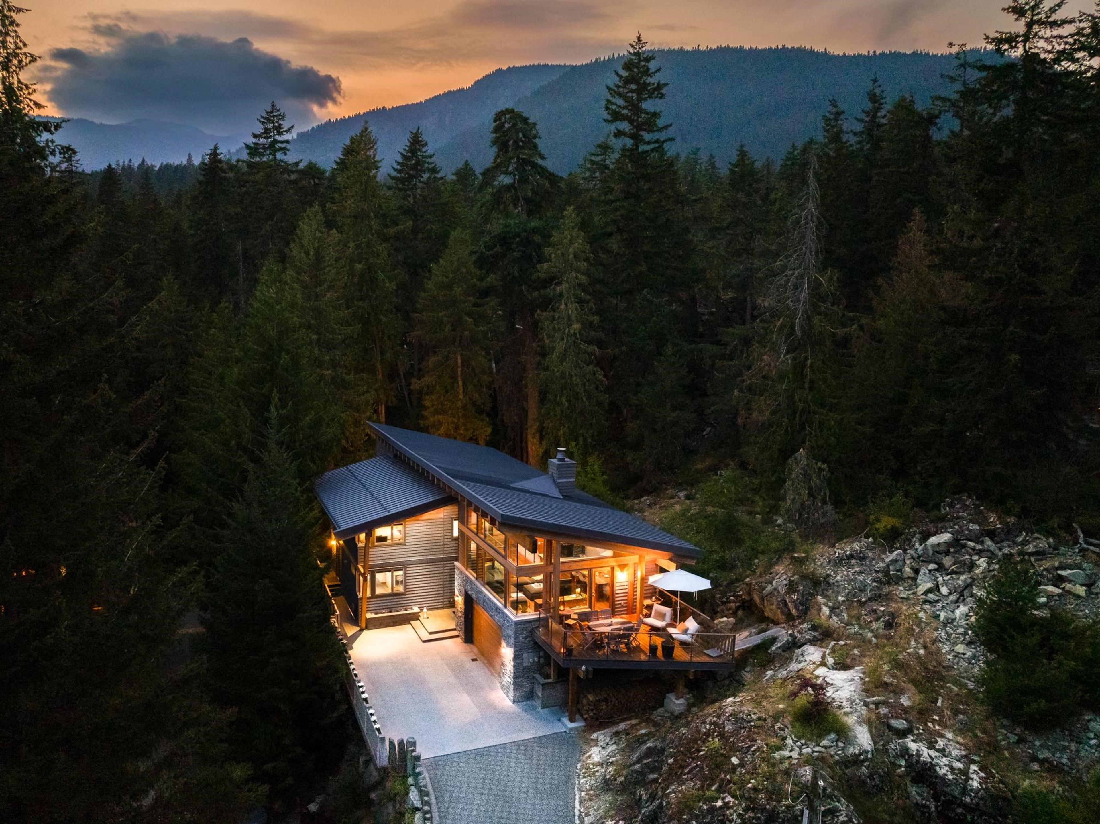 9557 EMERALD DRIVE - Image 2