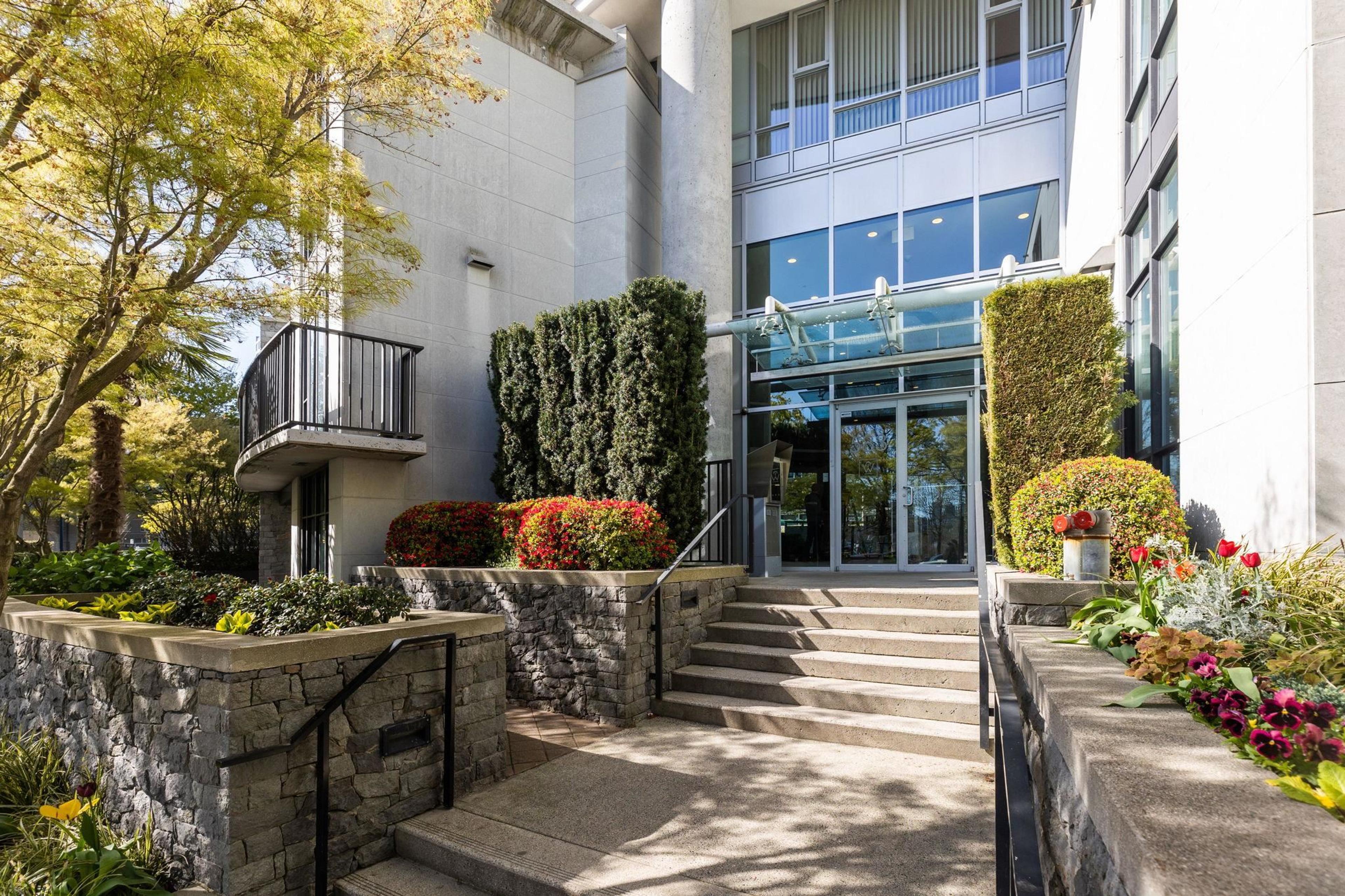 #1005 583 BEACH CRESCENT - Image 2
