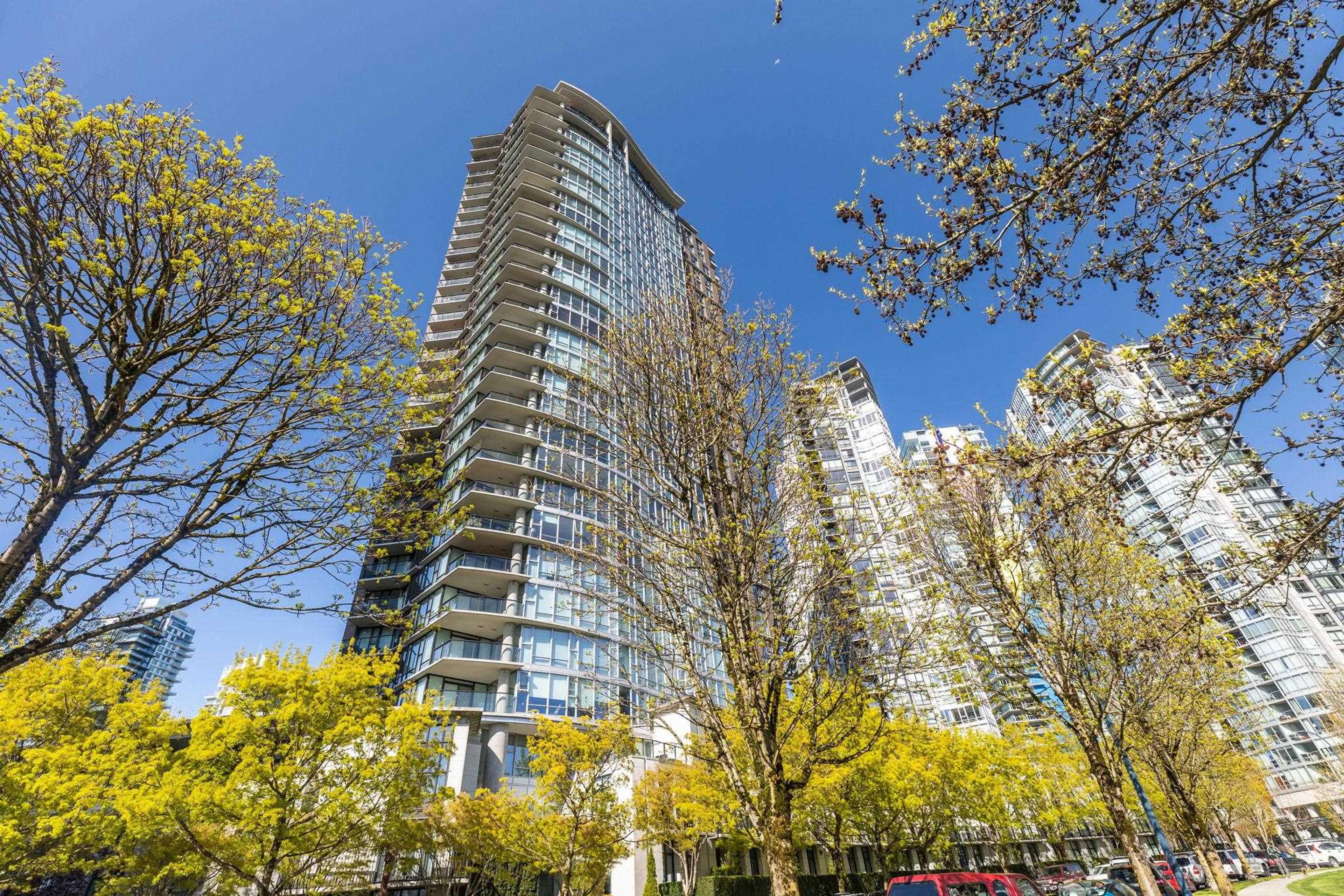 #1005 583 BEACH CRESCENT - Image 1