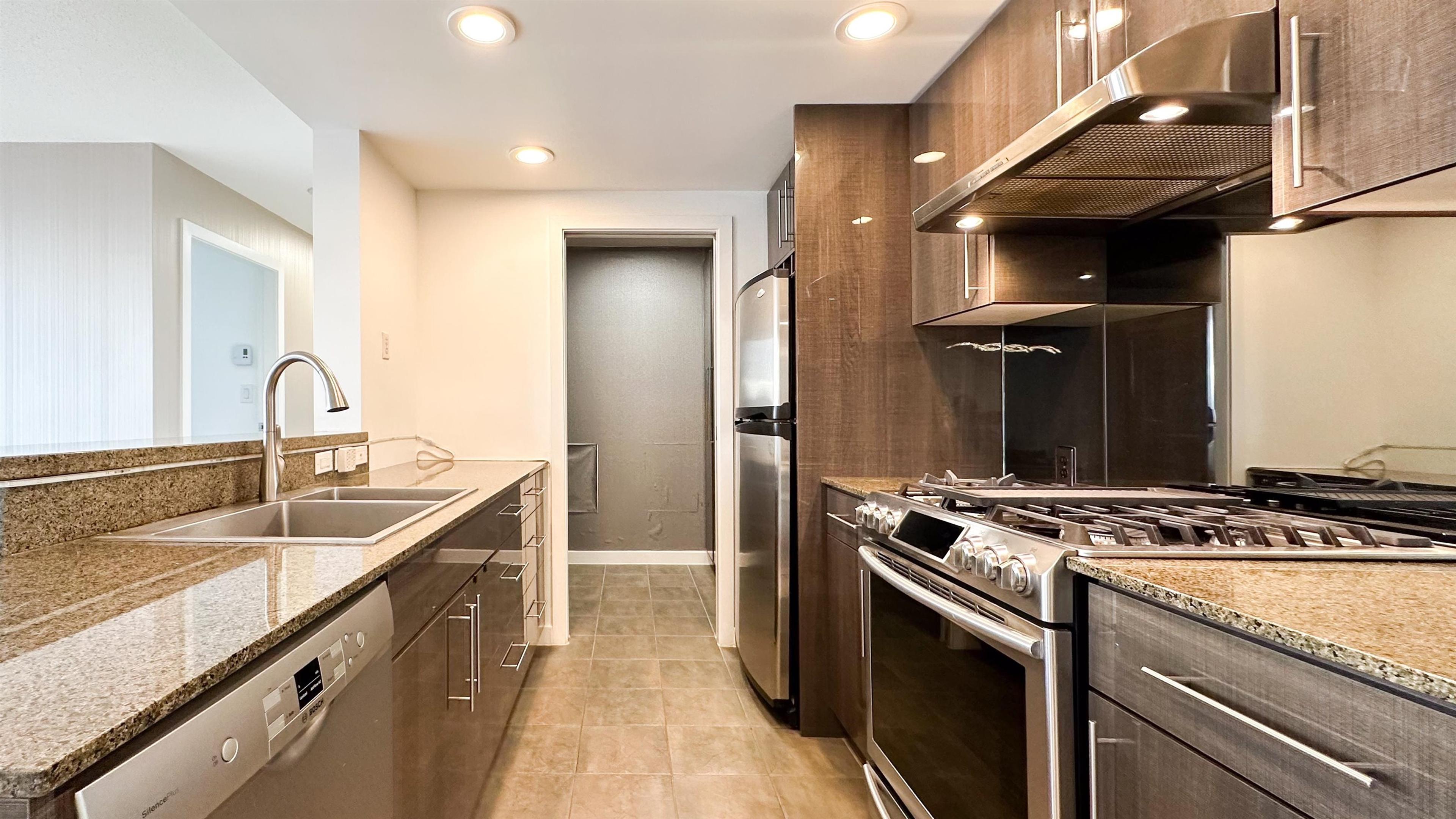 #1005 583 BEACH CRESCENT - Image 18