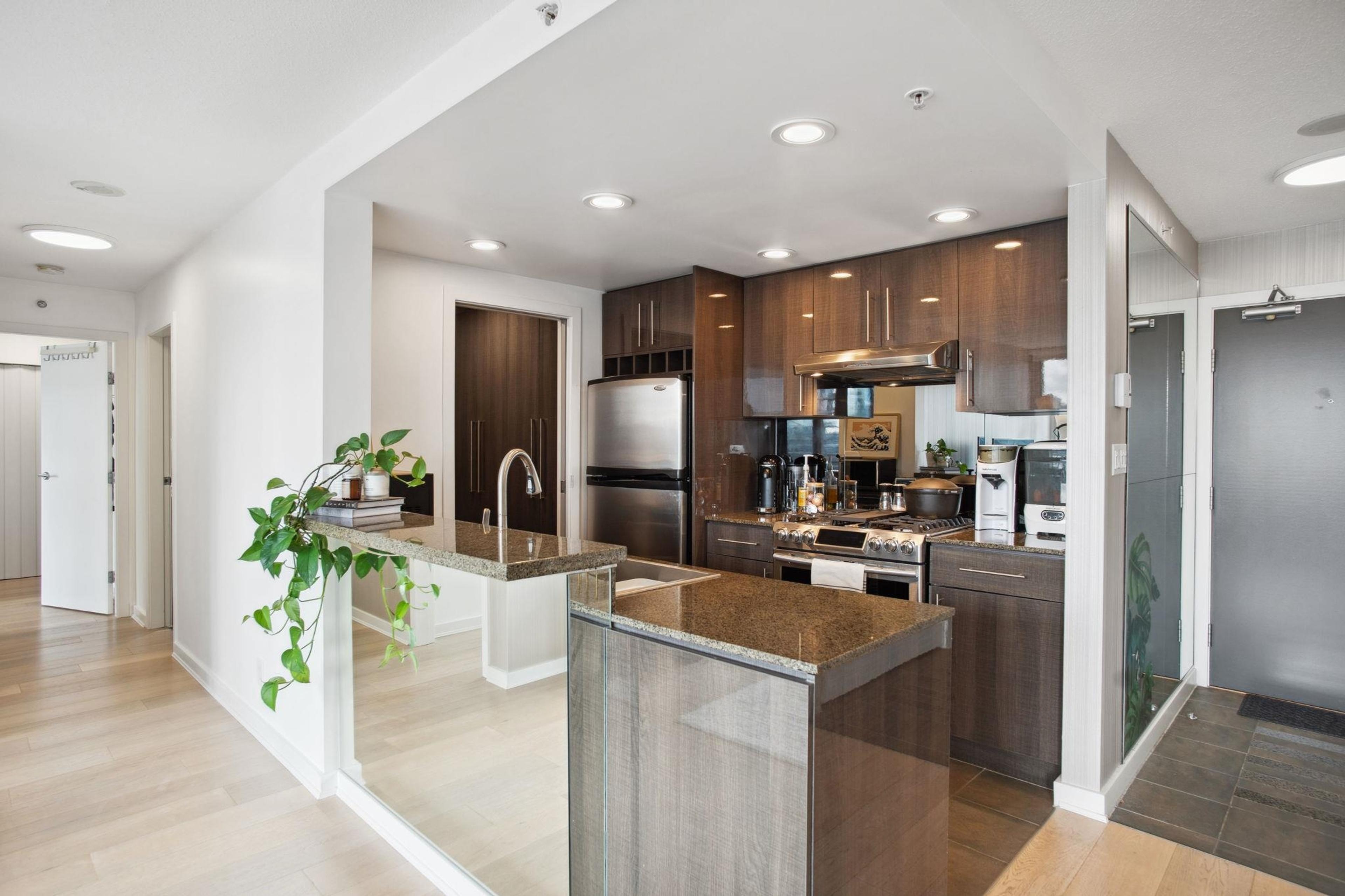 #1005 583 BEACH CRESCENT - Image 15