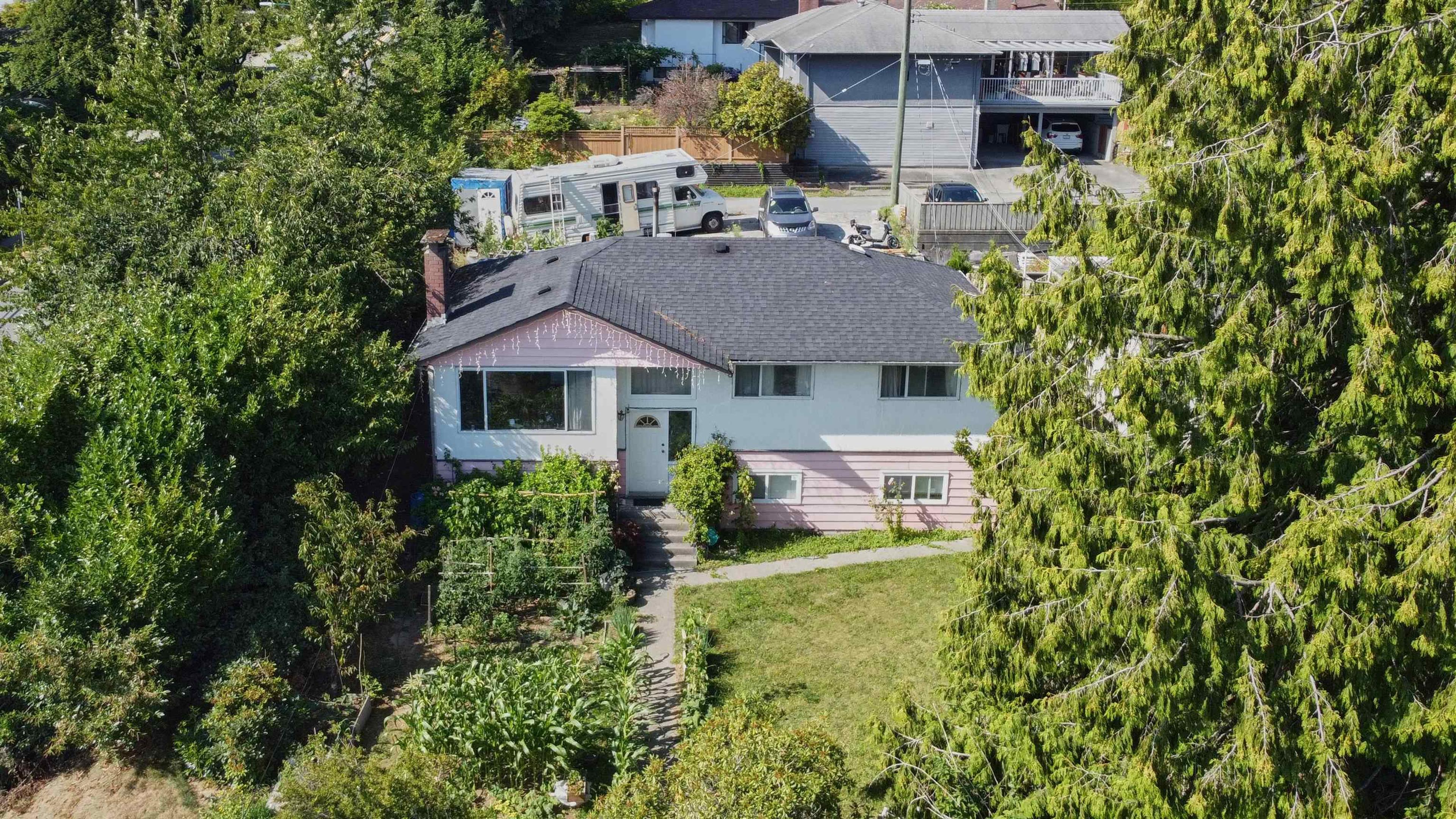 6717 BROADWAY - Image 4