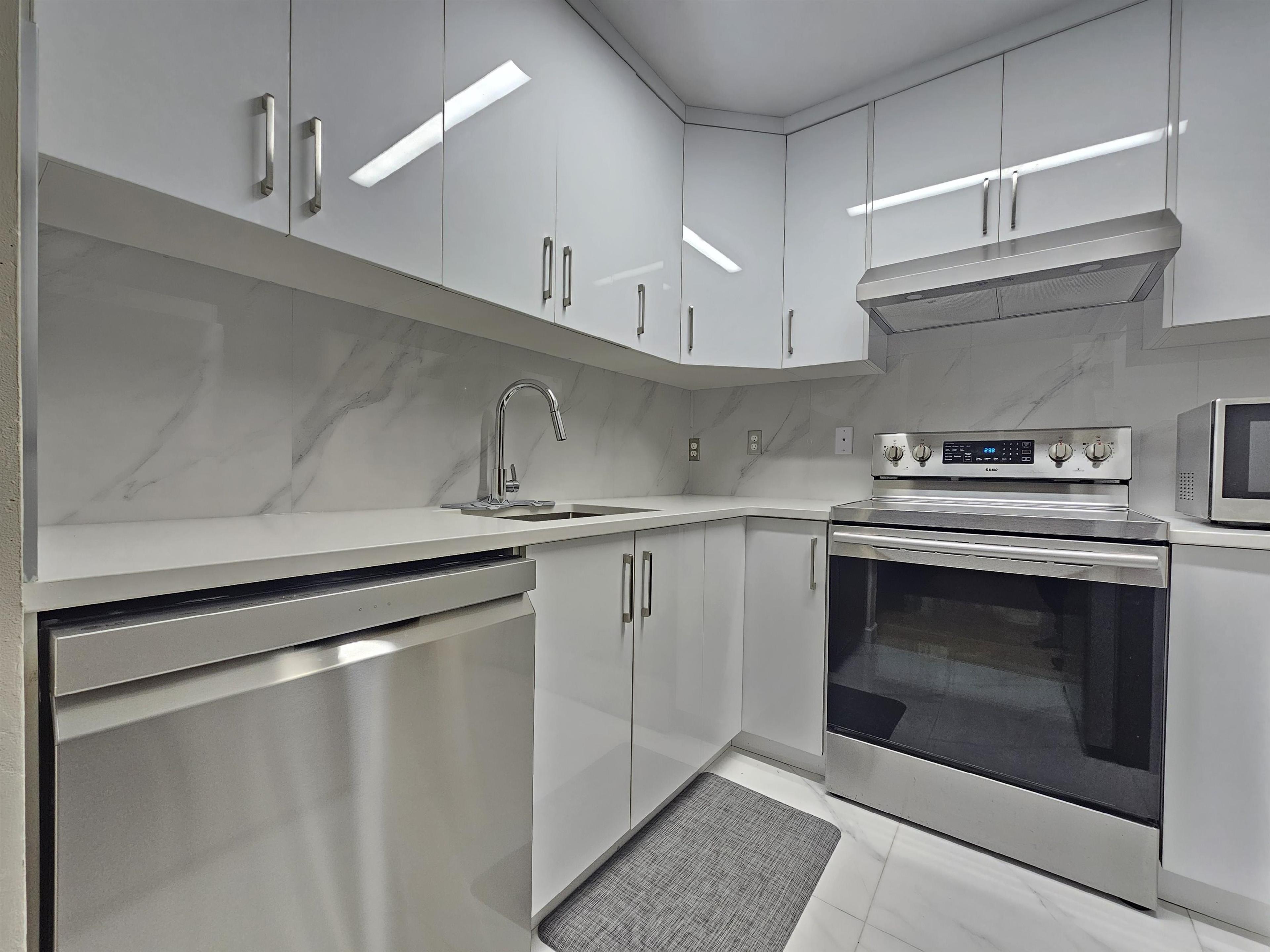 #201 3680 RAE AVENUE - Image 4