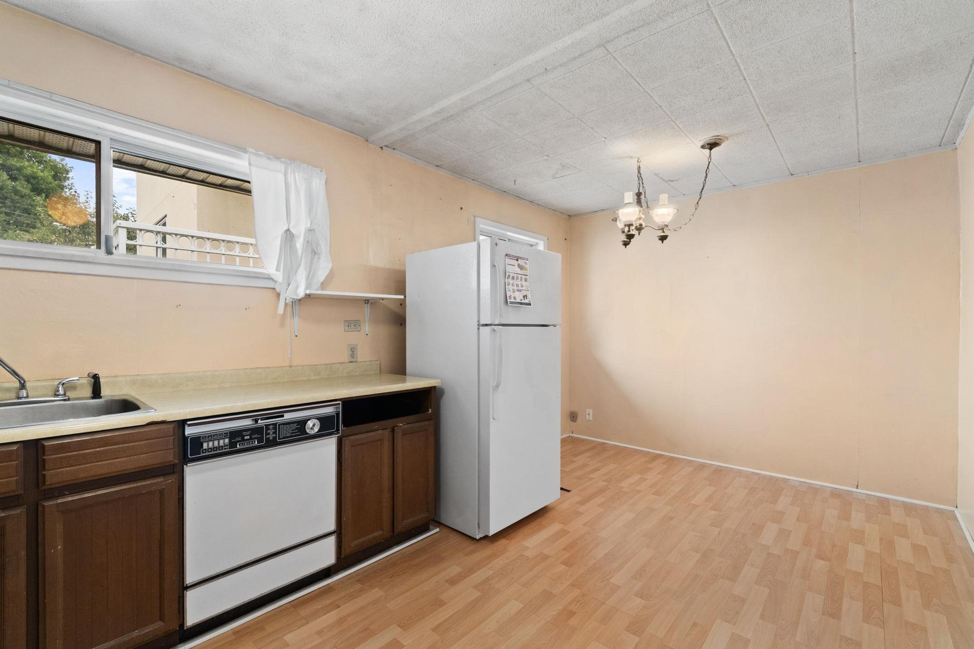 837 WINDERMERE STREET - Image 4