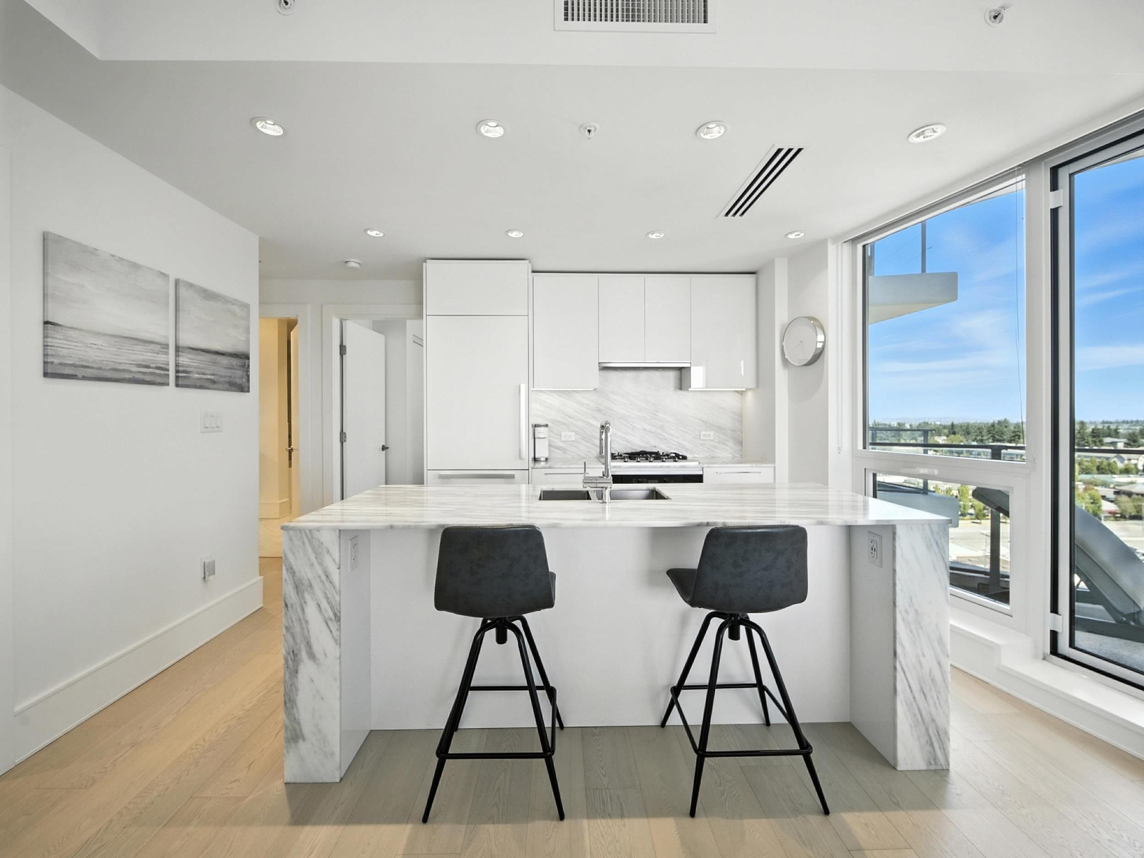 #1604 1500 MARTIN STREET - Image 2