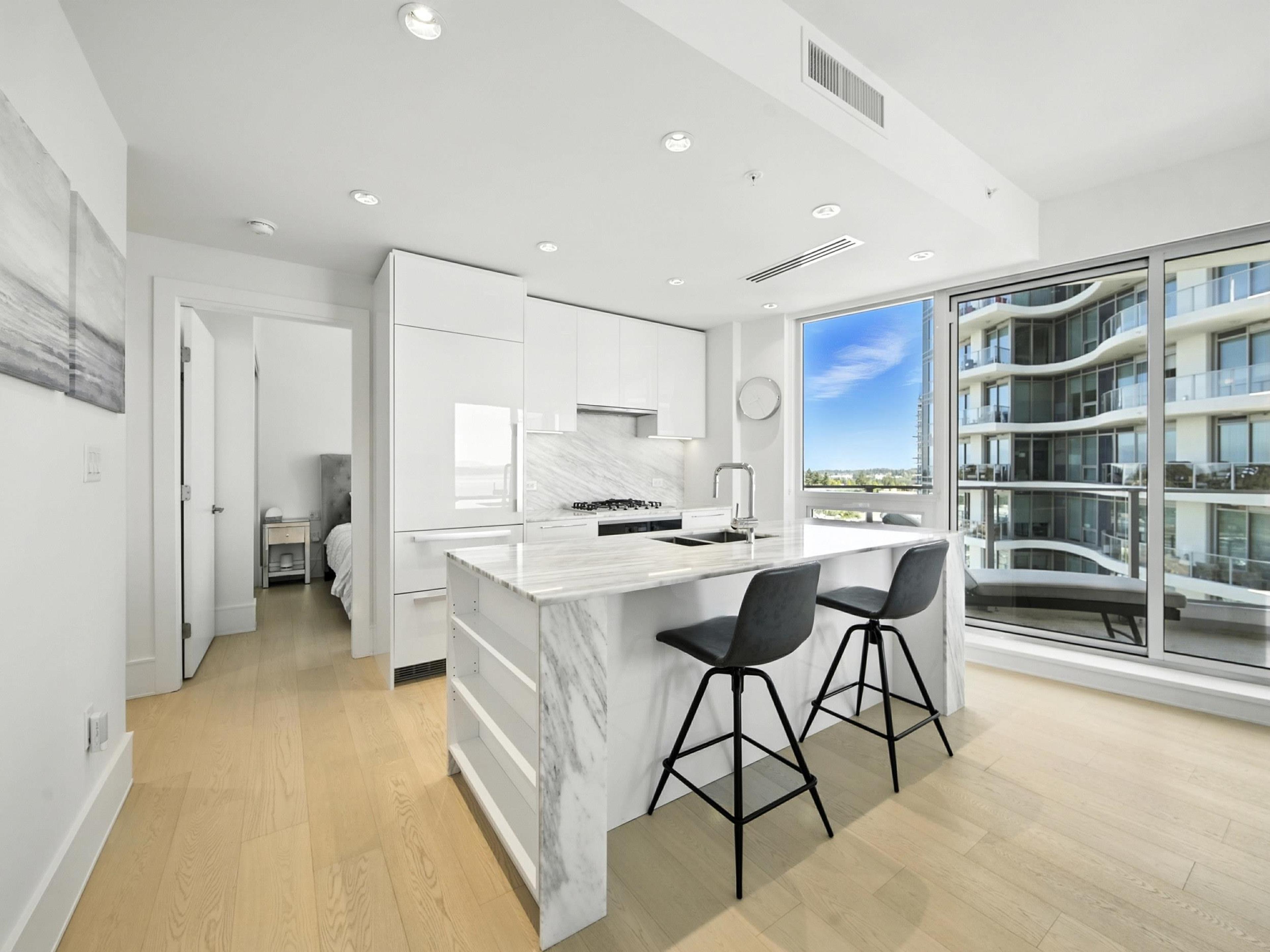 #1604 1500 MARTIN STREET - Image 3
