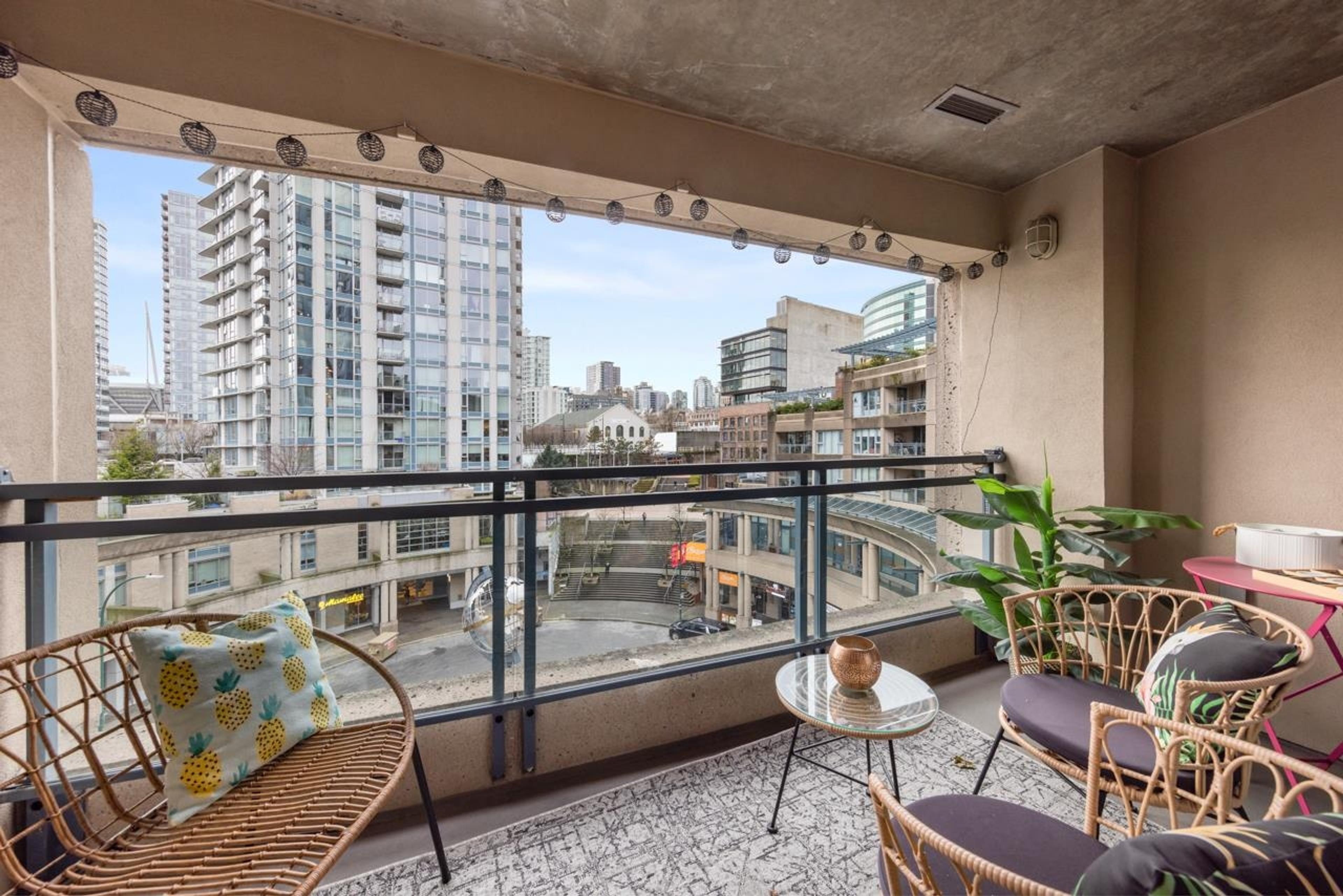 #407 183 KEEFER PLACE - Image 6