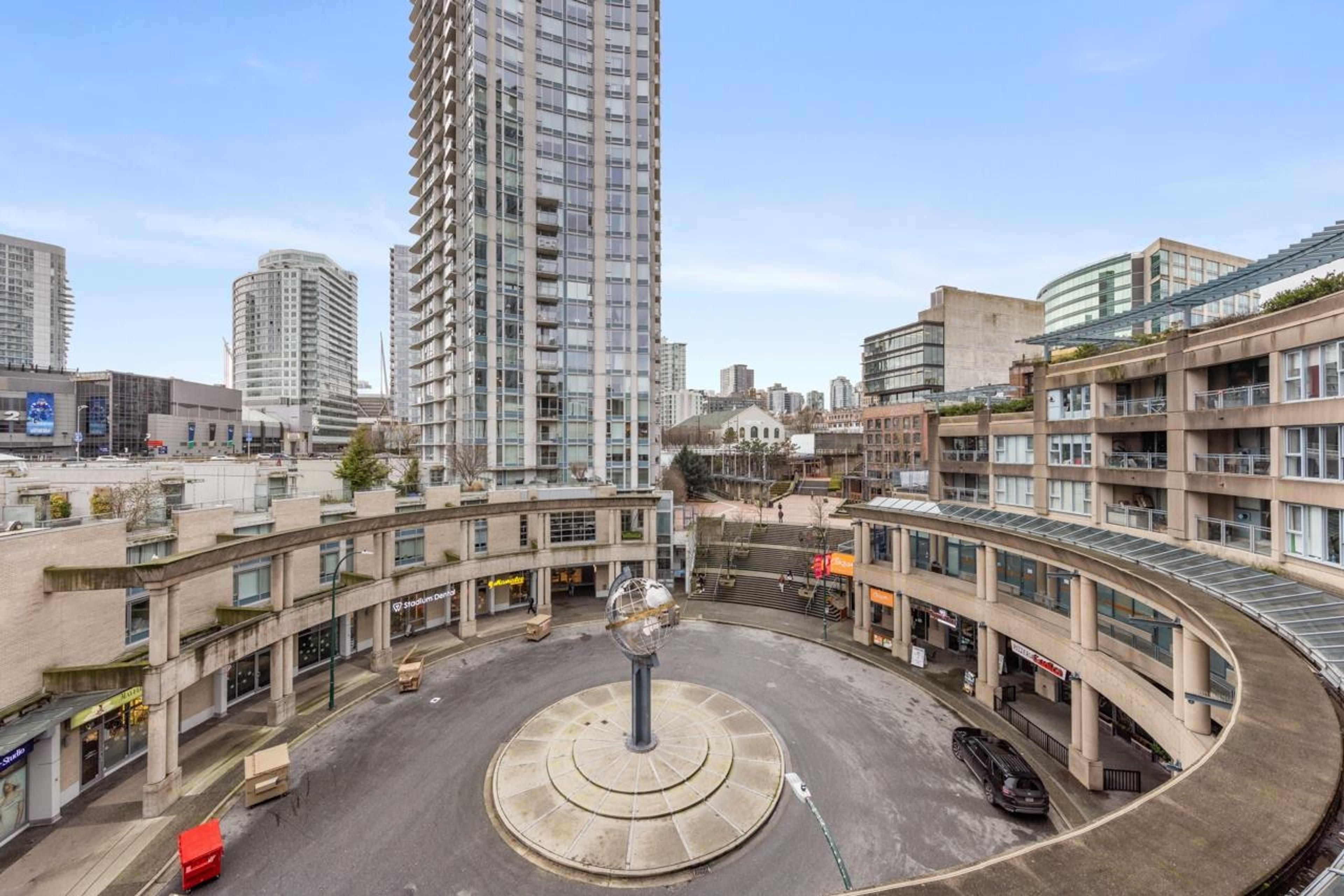 #407 183 KEEFER PLACE - Image 7