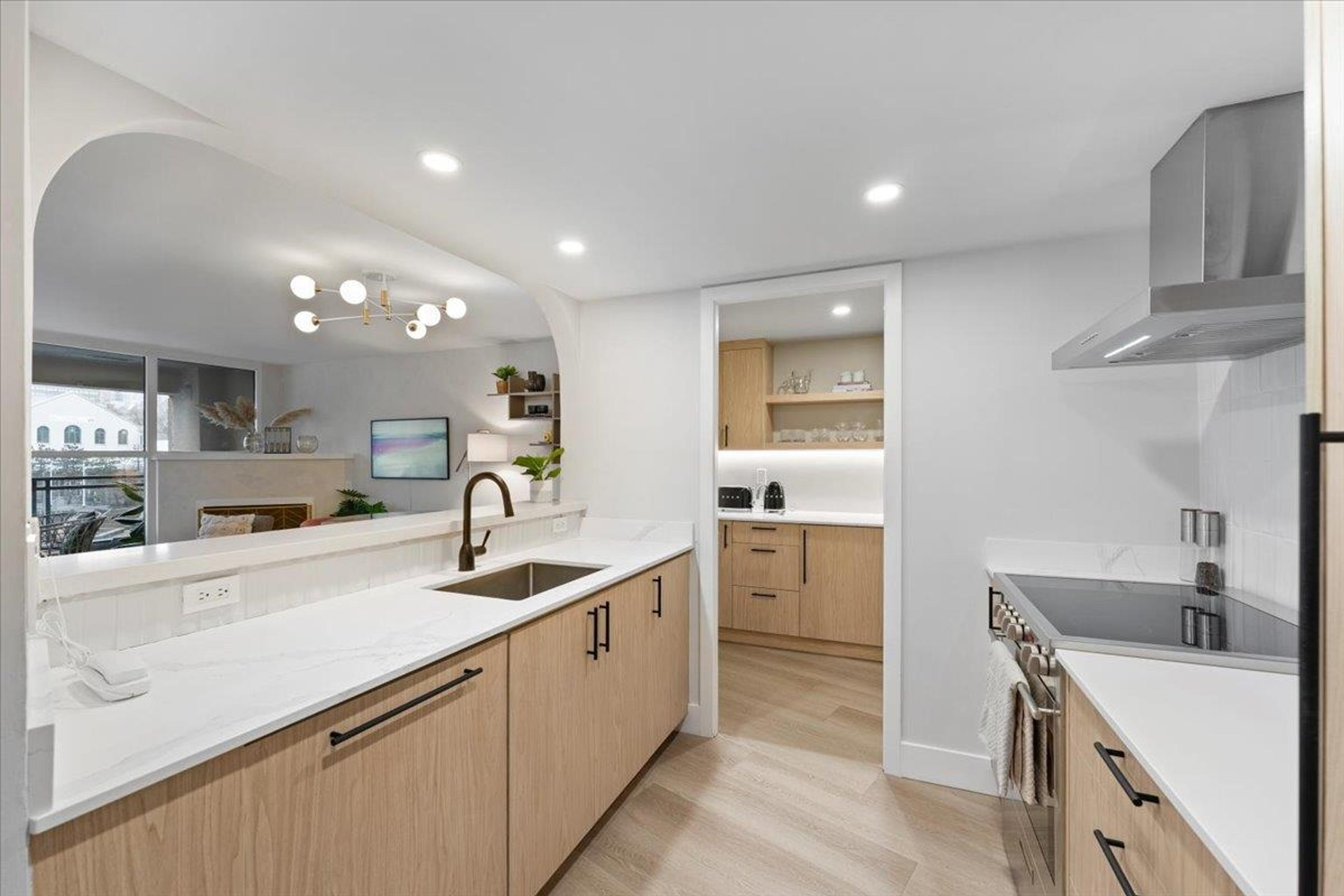 #407 183 KEEFER PLACE - Image 1