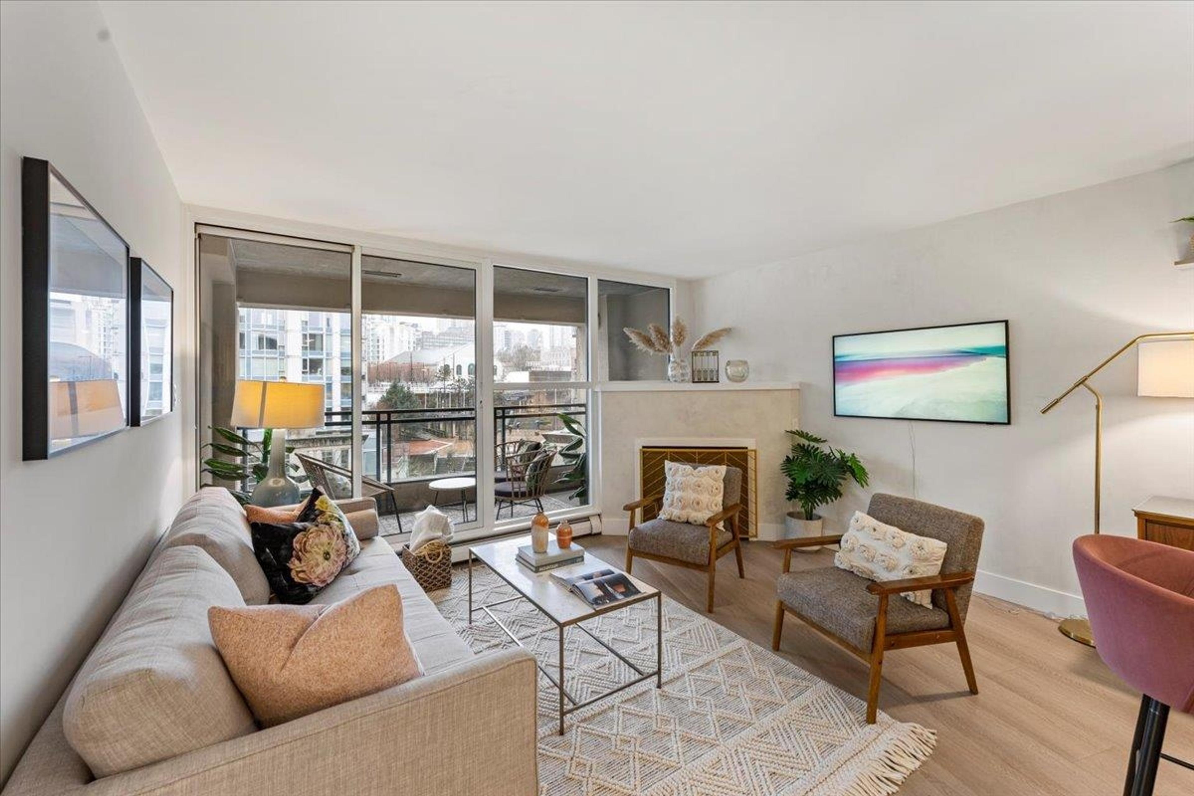 #407 183 KEEFER PLACE - Image 5