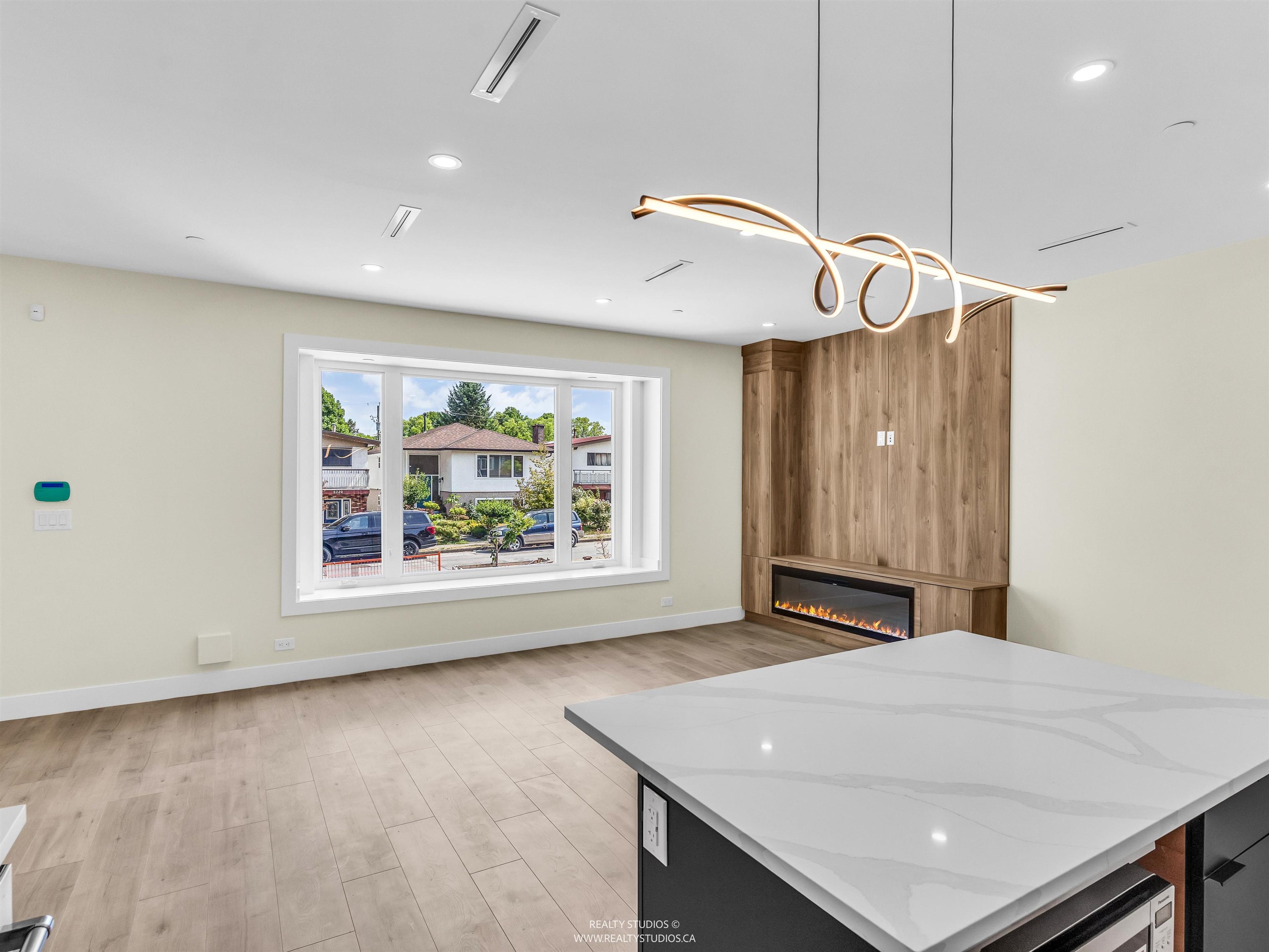 #1 5221 CLARENDON STREET - Image 4