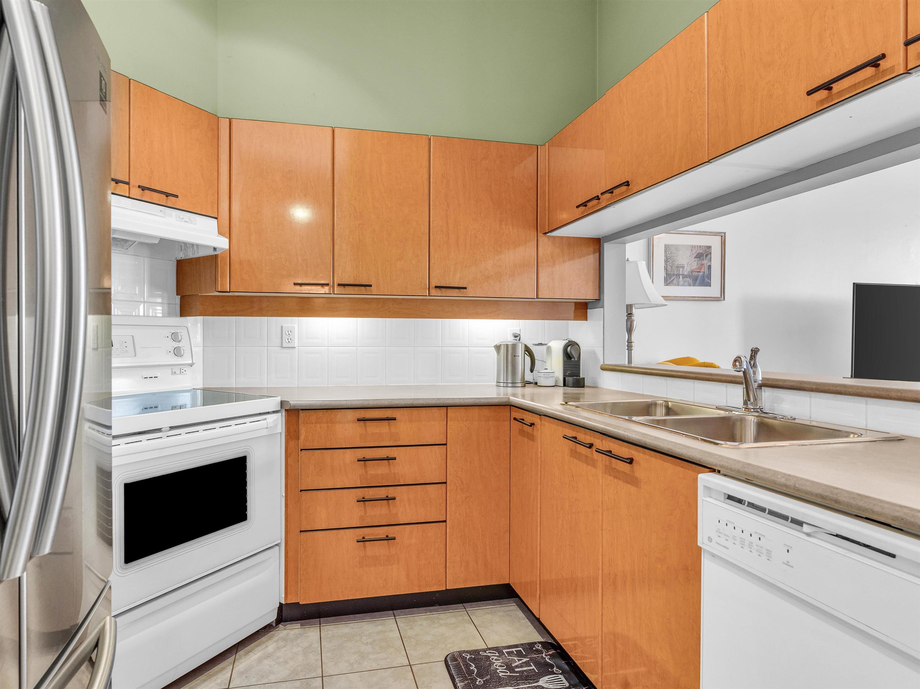 #2205 10 LAGUNA COURT - Image 12