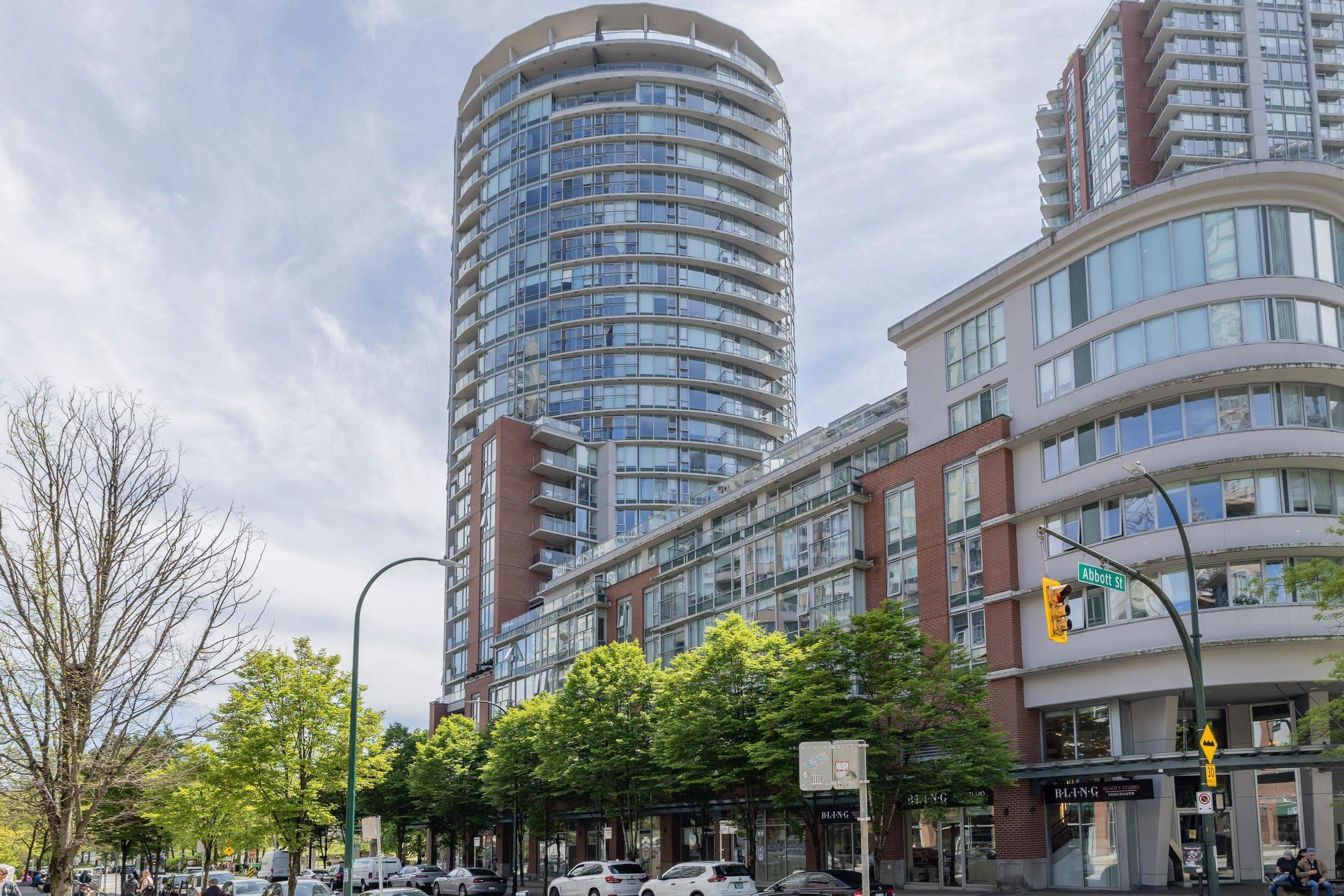 #1106 58 KEEFER PLACE - Image 2