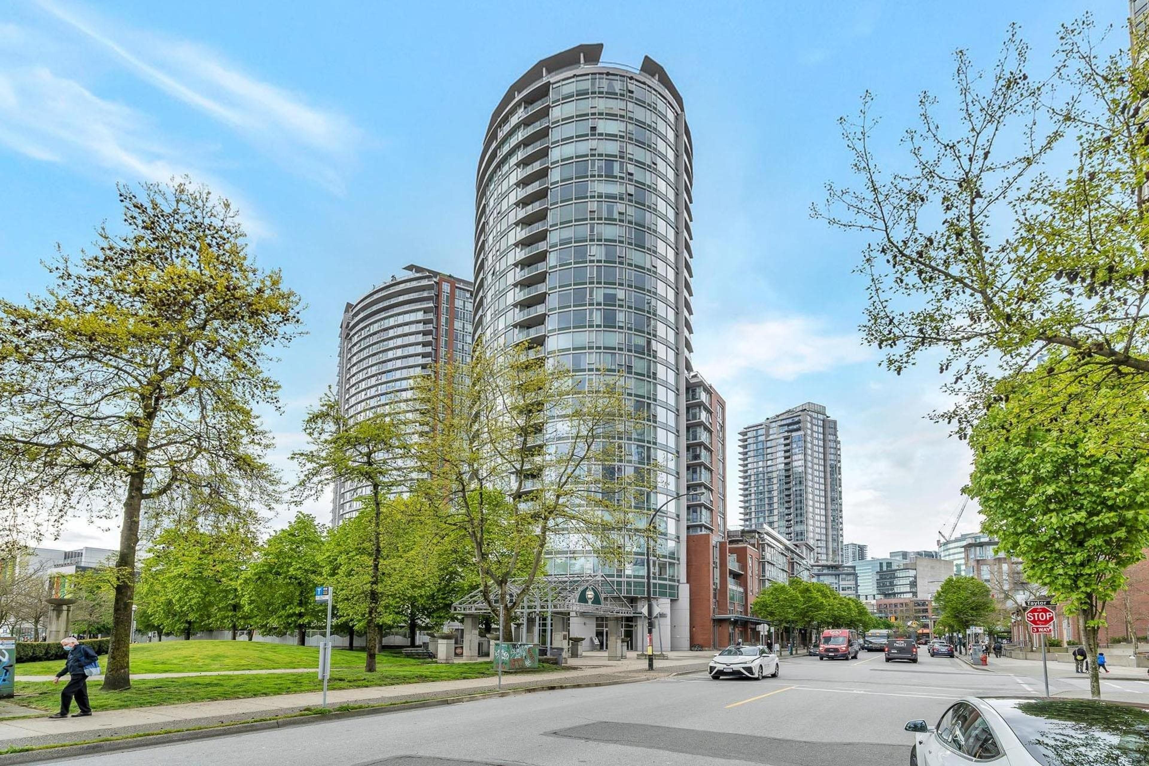 #1106 58 KEEFER PLACE - Image 1