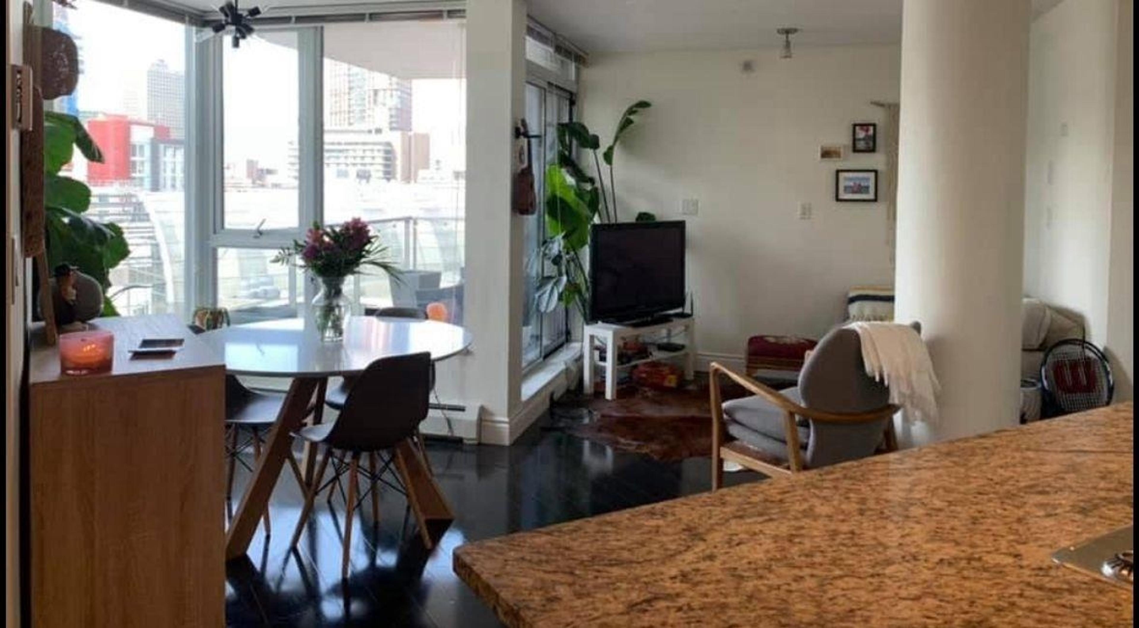#1106 58 KEEFER PLACE - Image 4