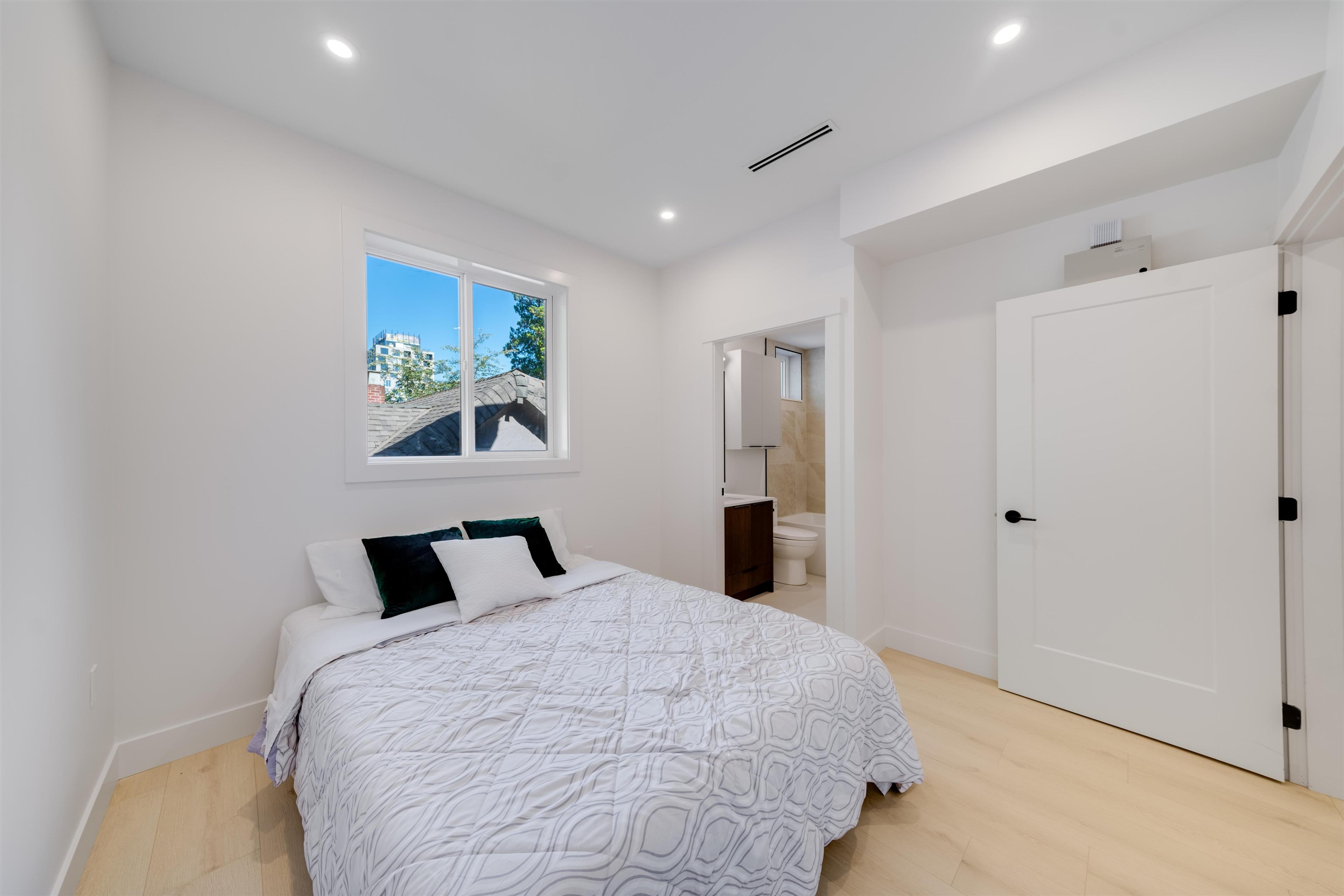 #3 3836 W 8TH AVENUE - Image 17