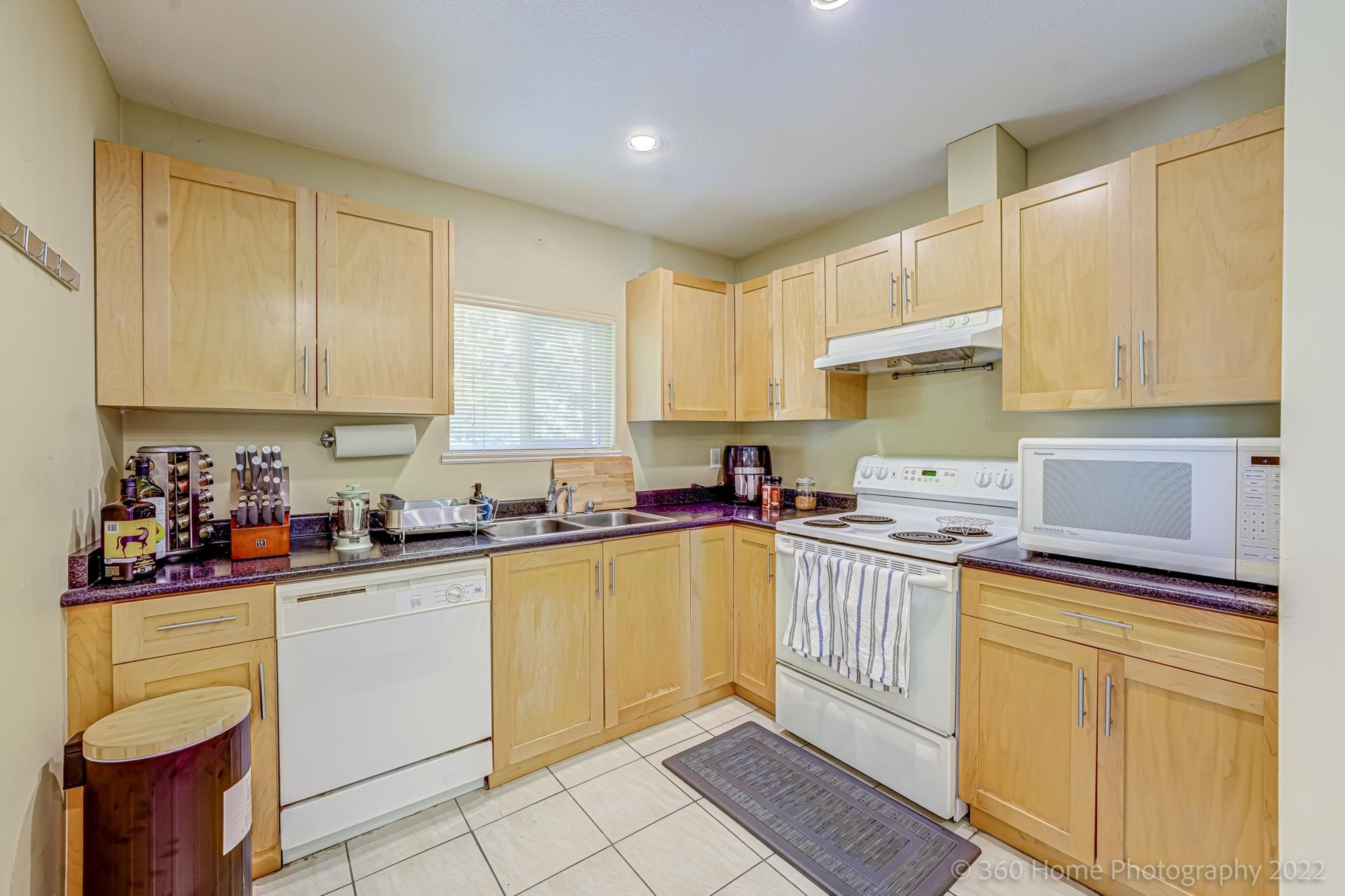 41 E 41ST AVENUE - Image 17