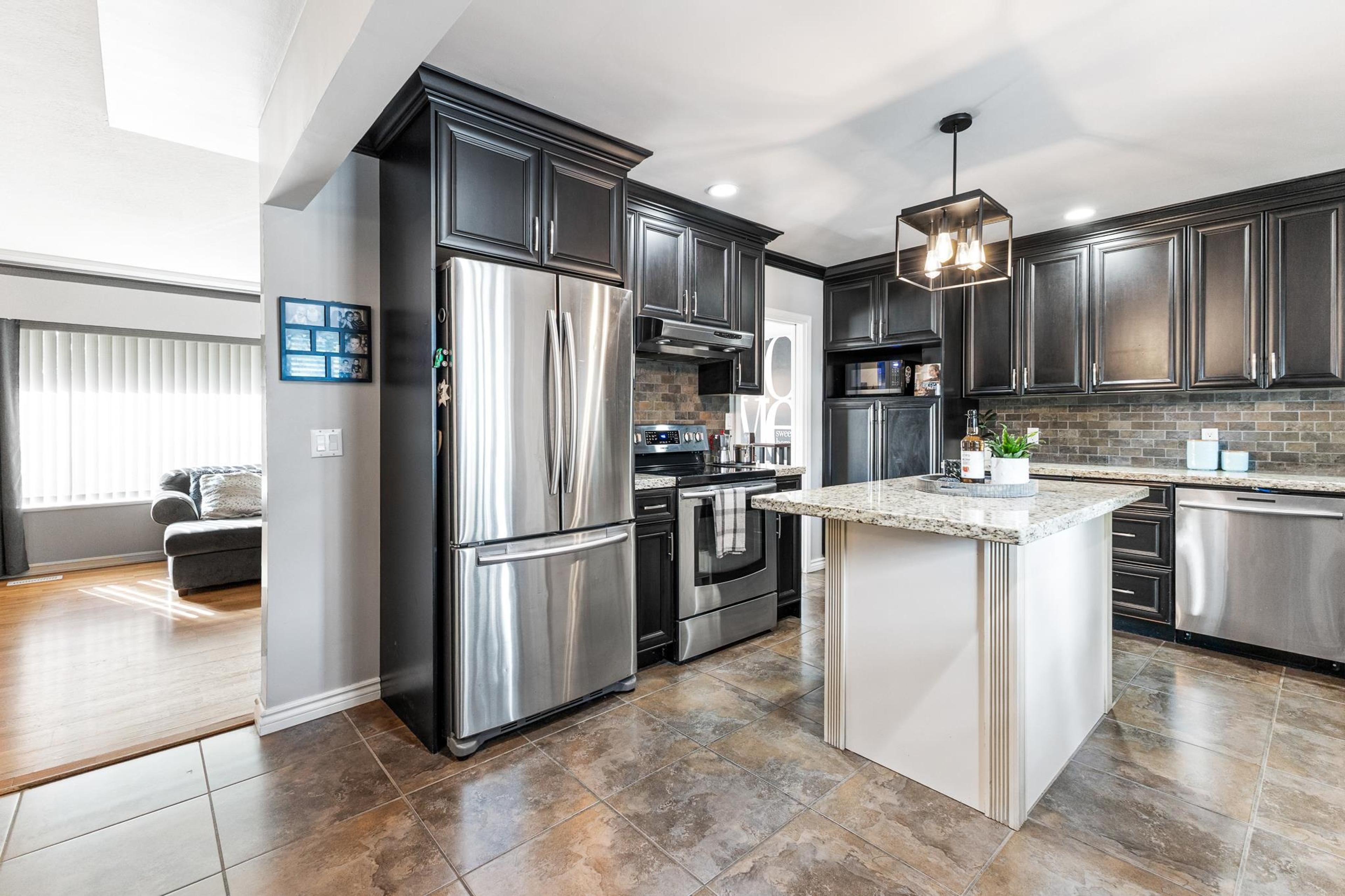 605 LAURENTIAN CRESCENT - Image 10
