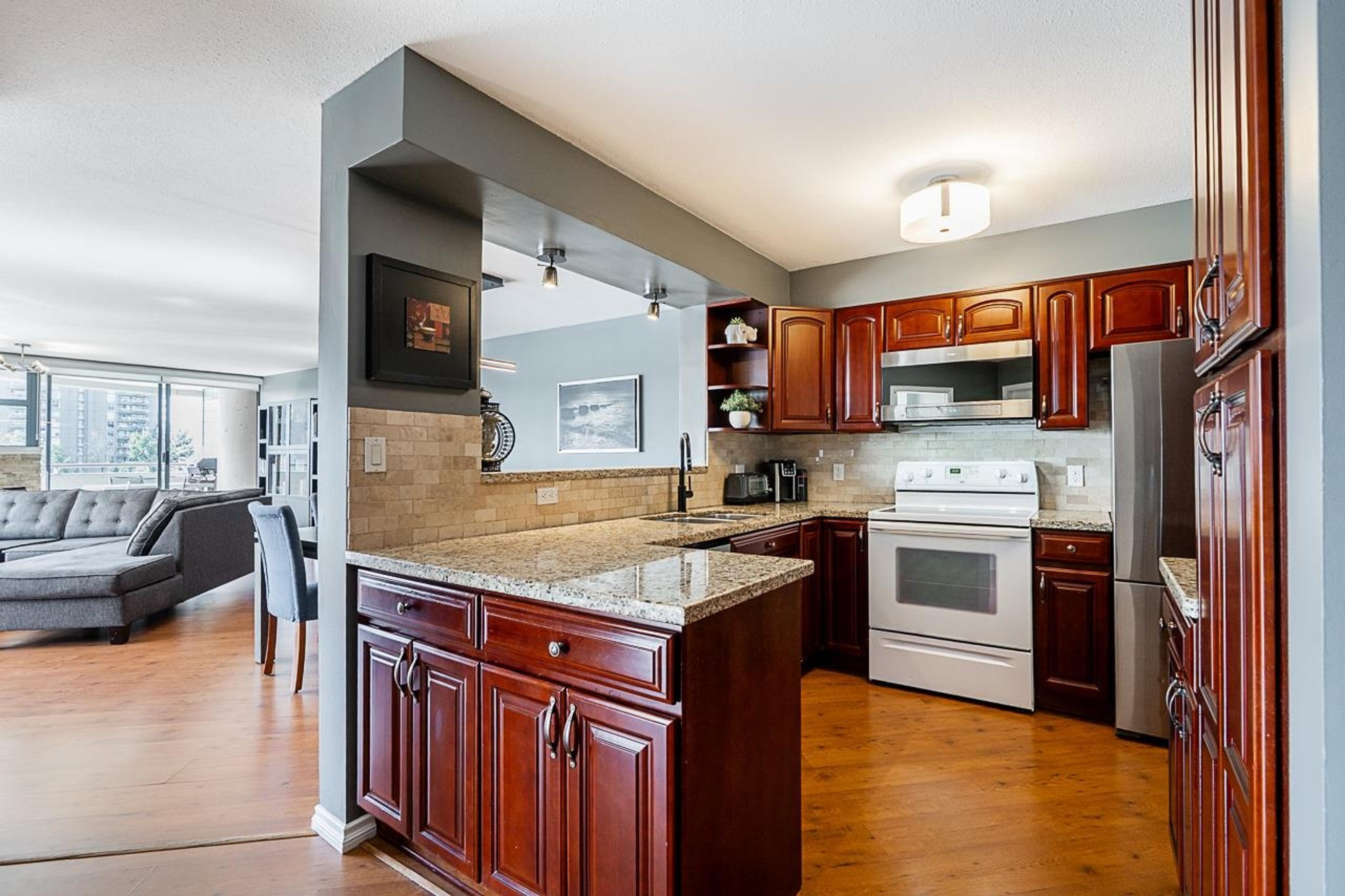 #403 98 TENTH STREET - Image 6