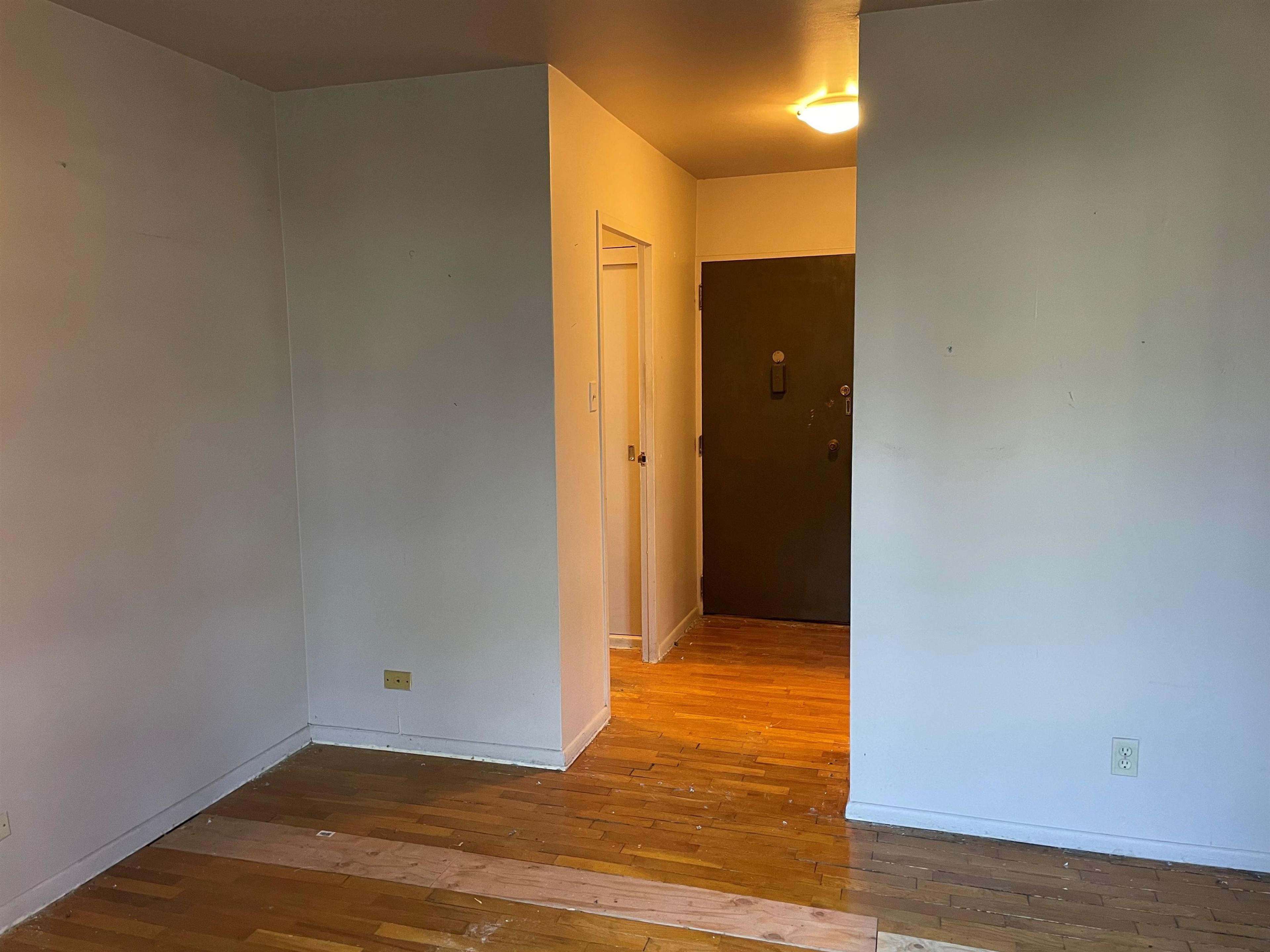 #304 1445 MARPOLE AVENUE - Image 7