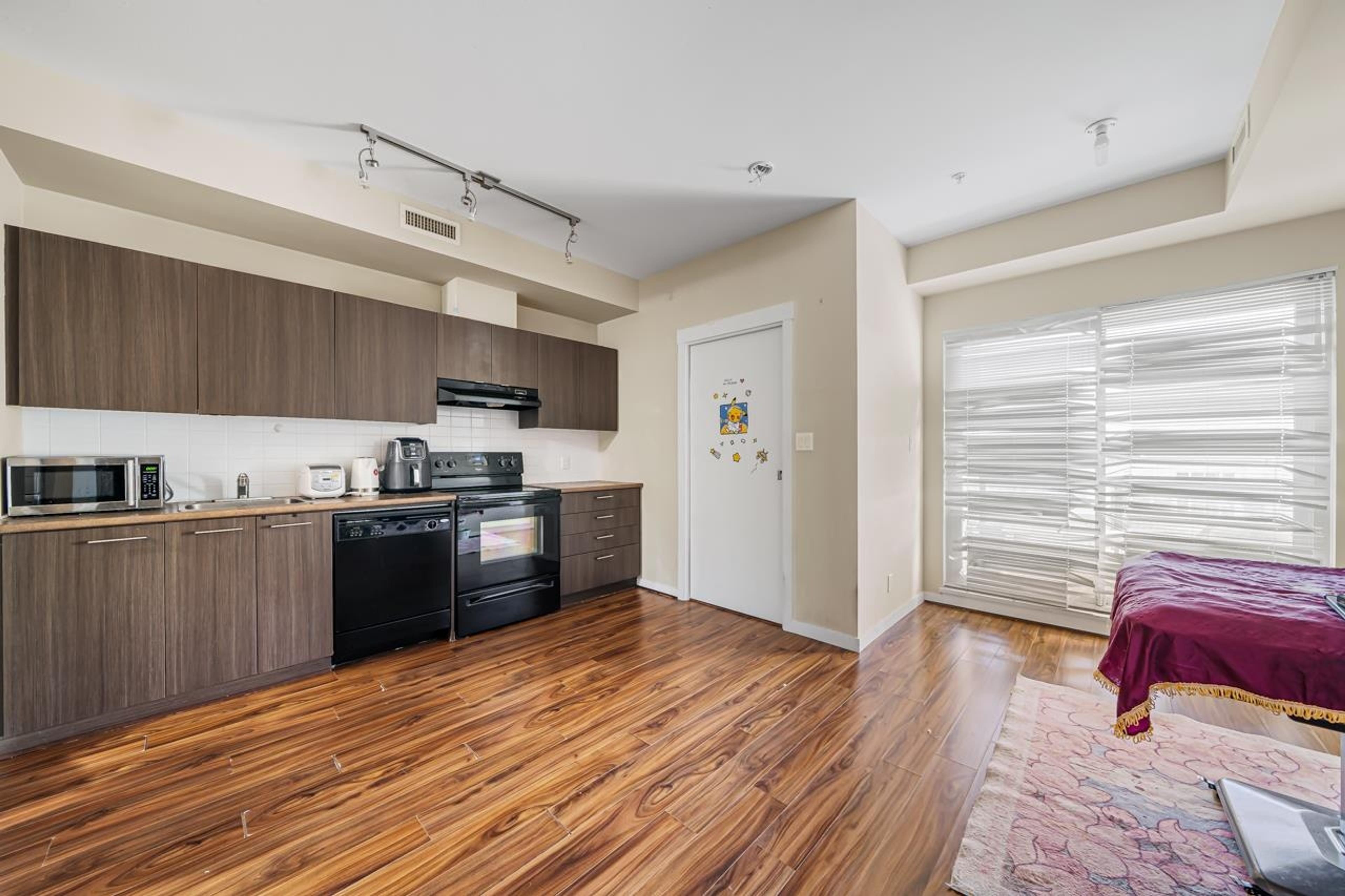 #686 4133 STOLBERG STREET - Image 7