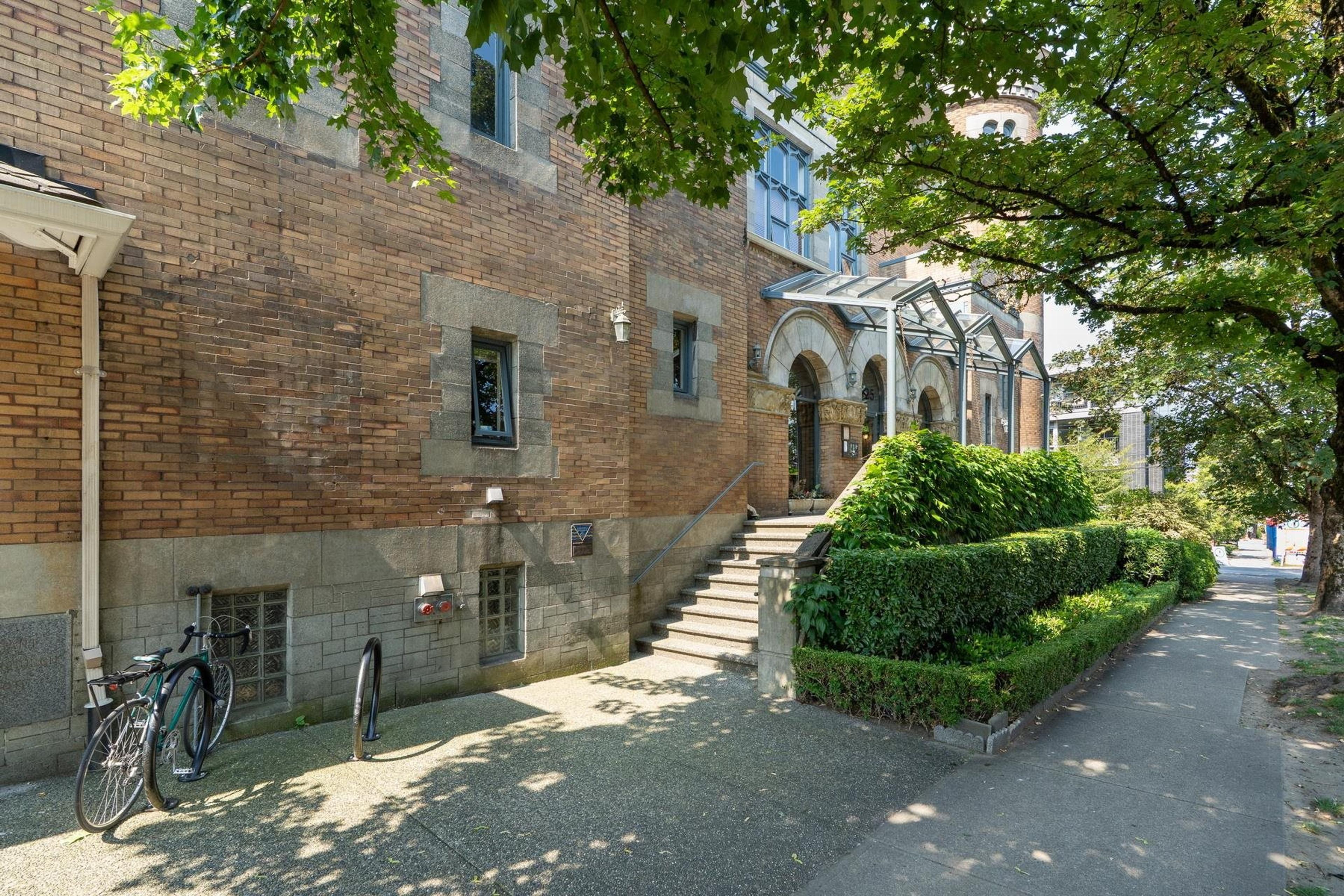 #204 2525 QUEBEC STREET - Image 2
