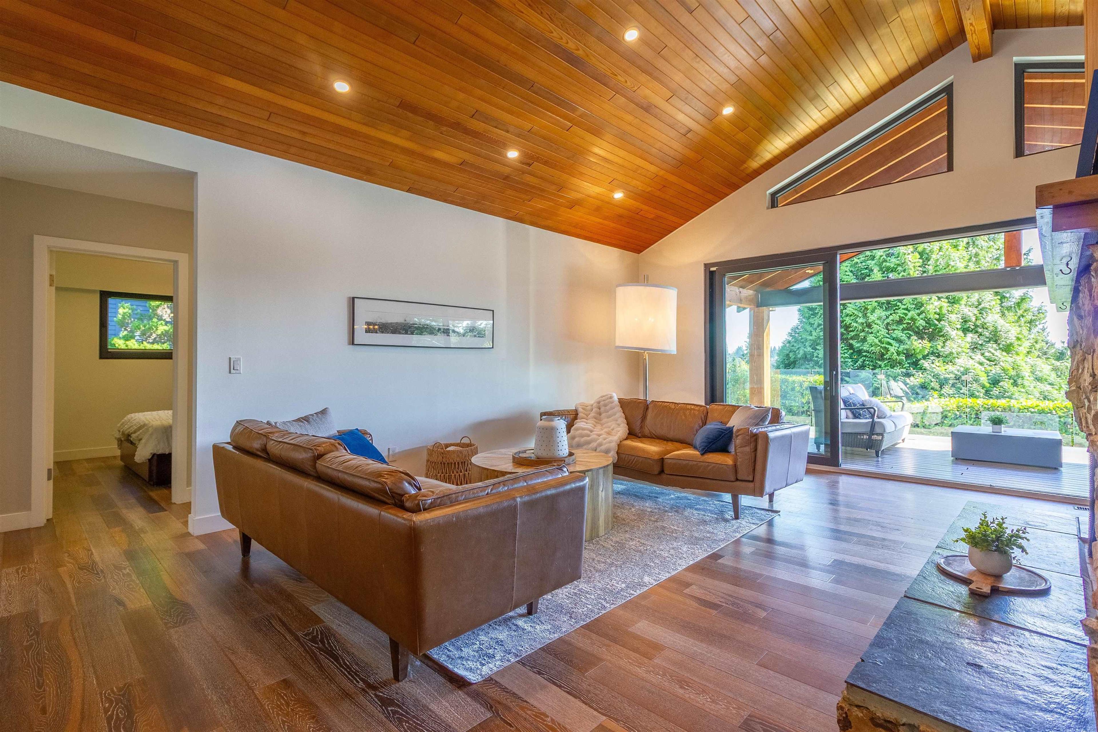 302 OXFORD DRIVE - Image 3