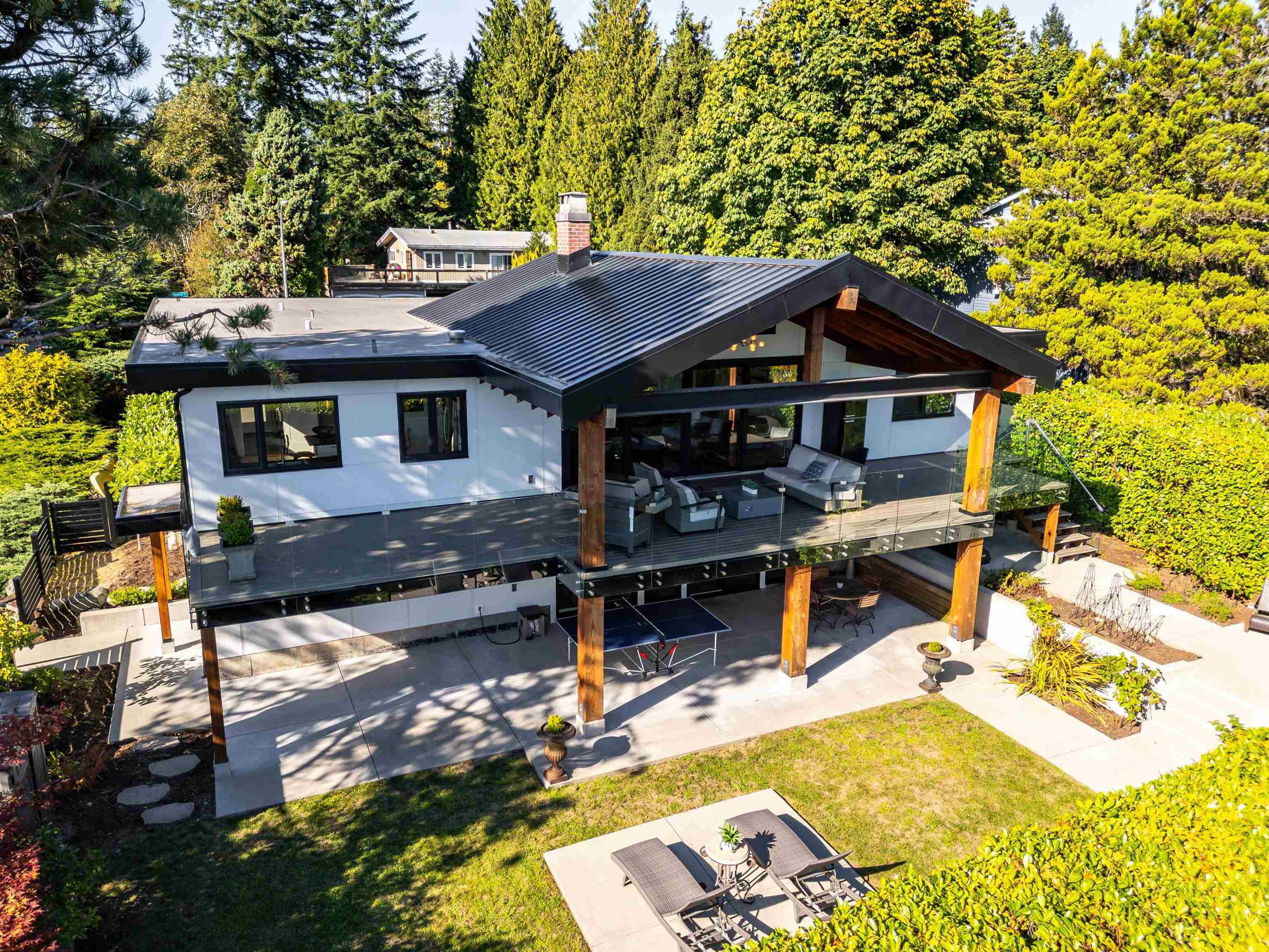302 OXFORD DRIVE - Image 1