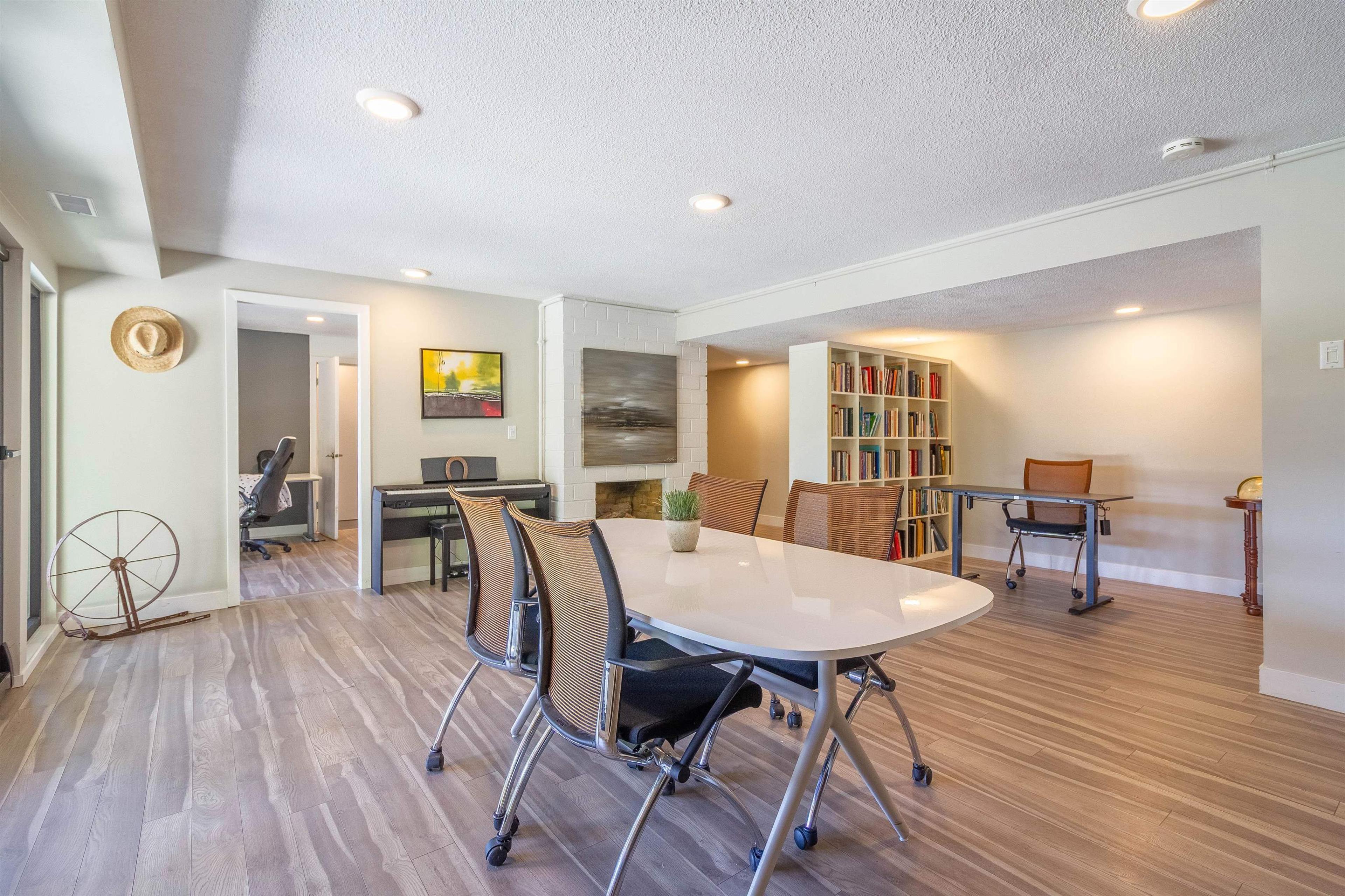 302 OXFORD DRIVE - Image 28