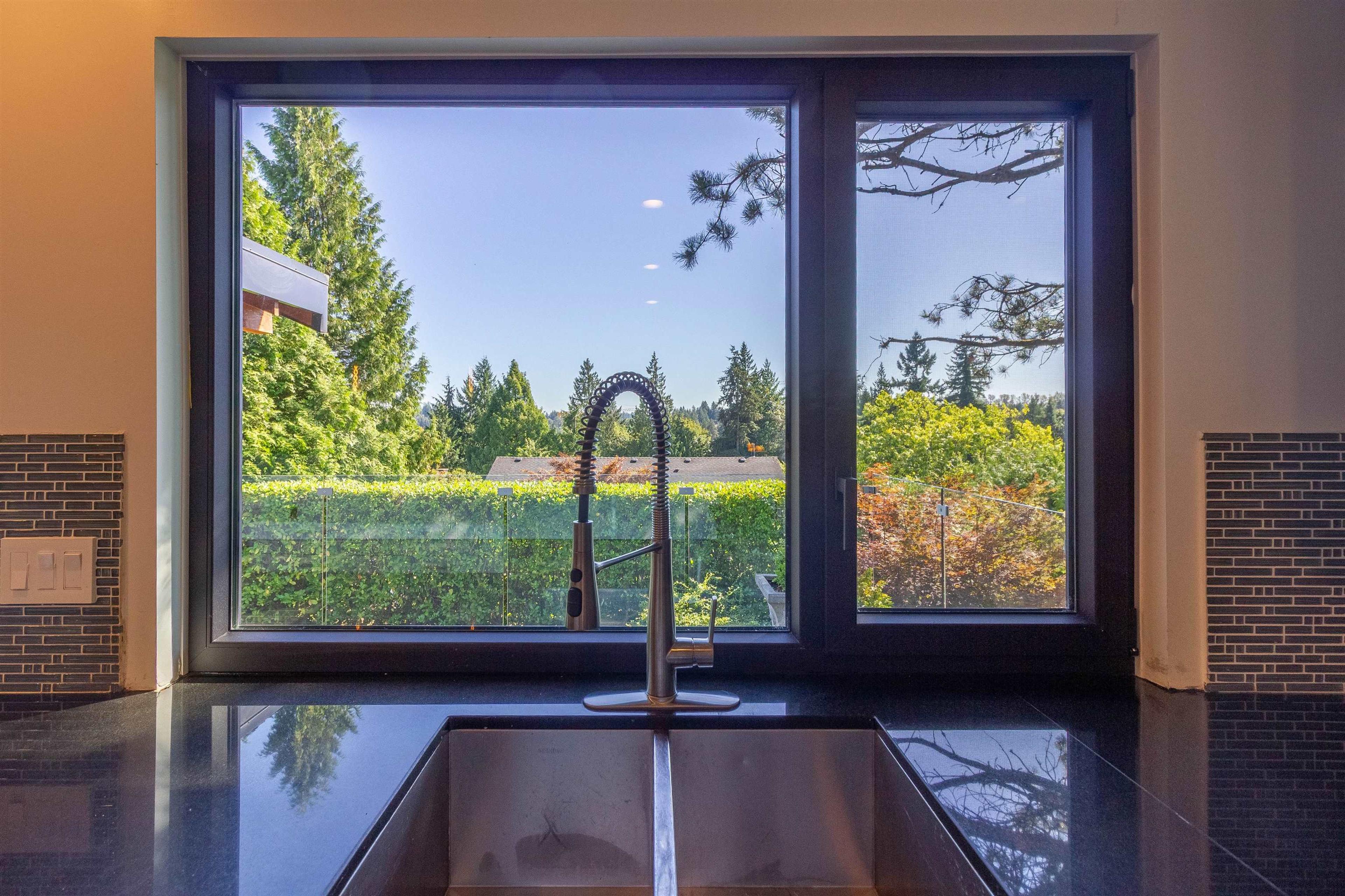 302 OXFORD DRIVE - Image 9