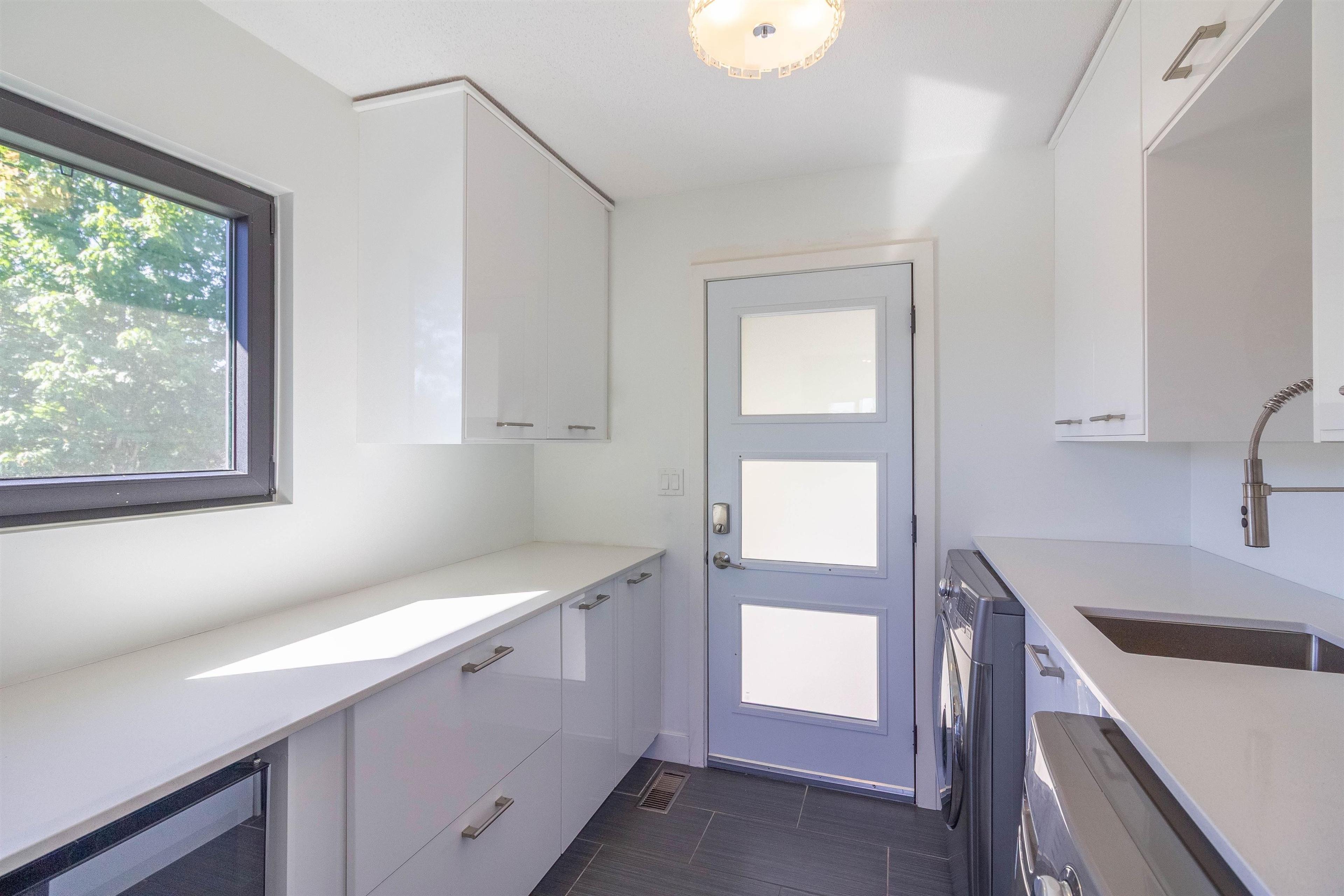 302 OXFORD DRIVE - Image 25