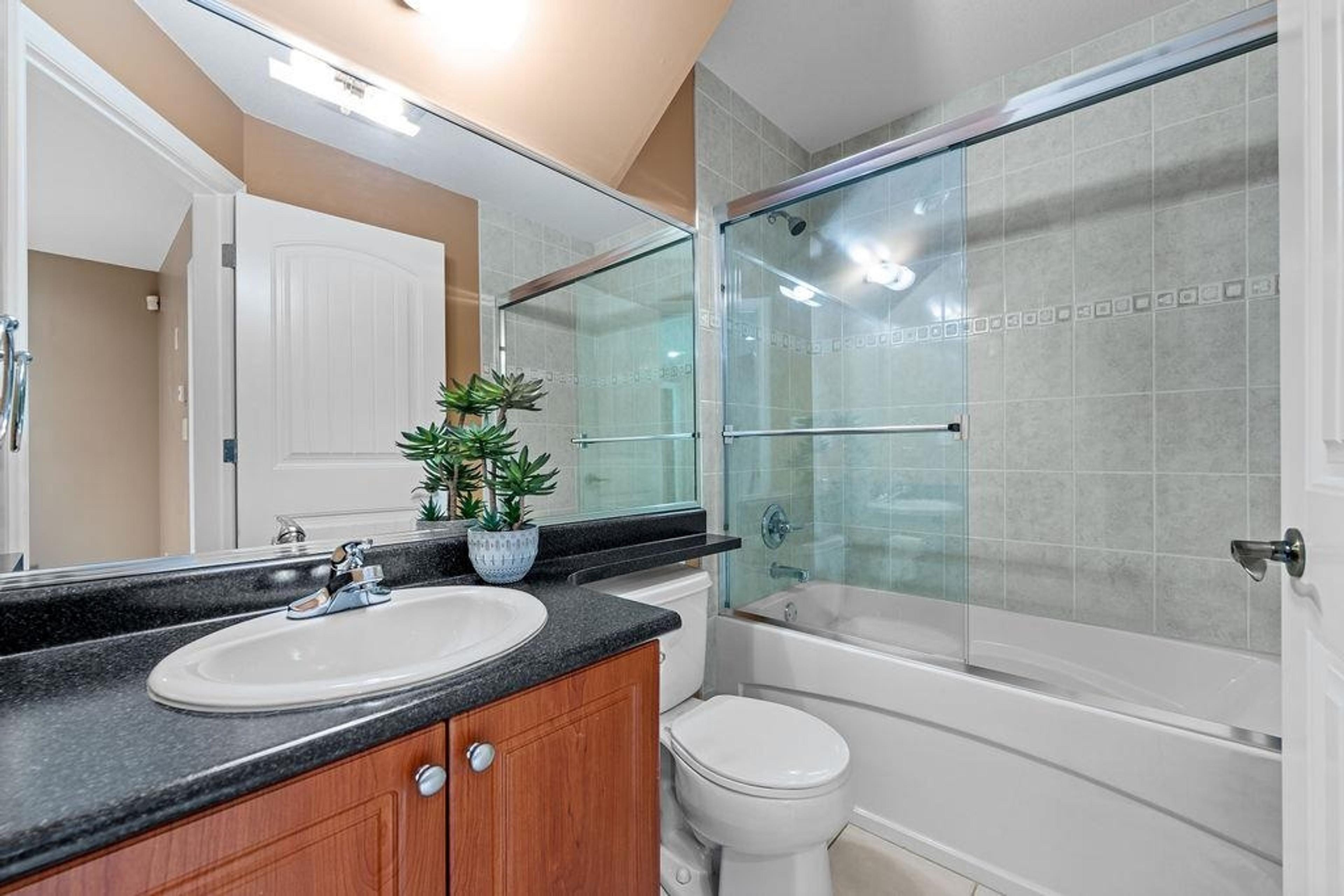 1254 E 11TH AVENUE - Image 24