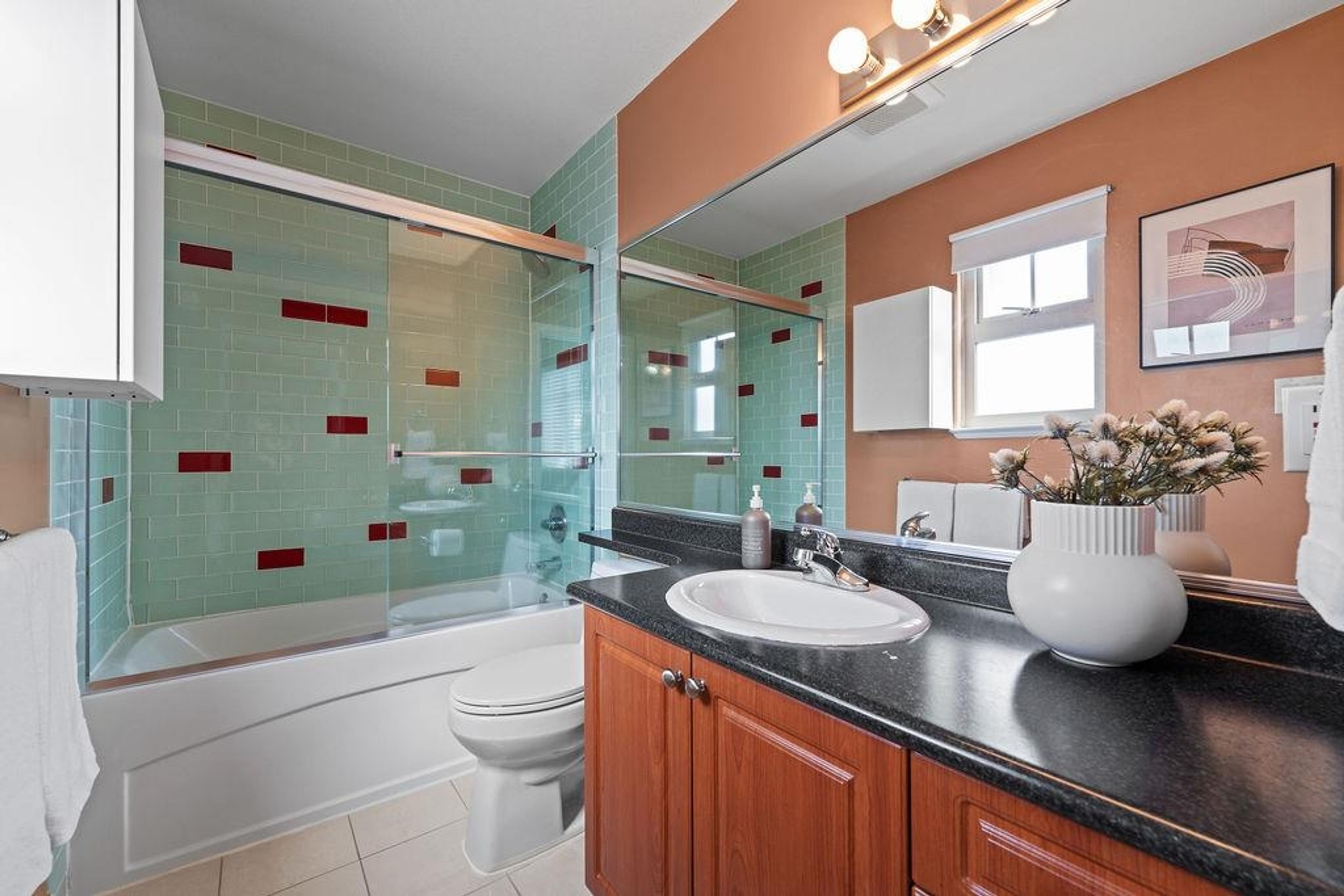 1254 E 11TH AVENUE - Image 11