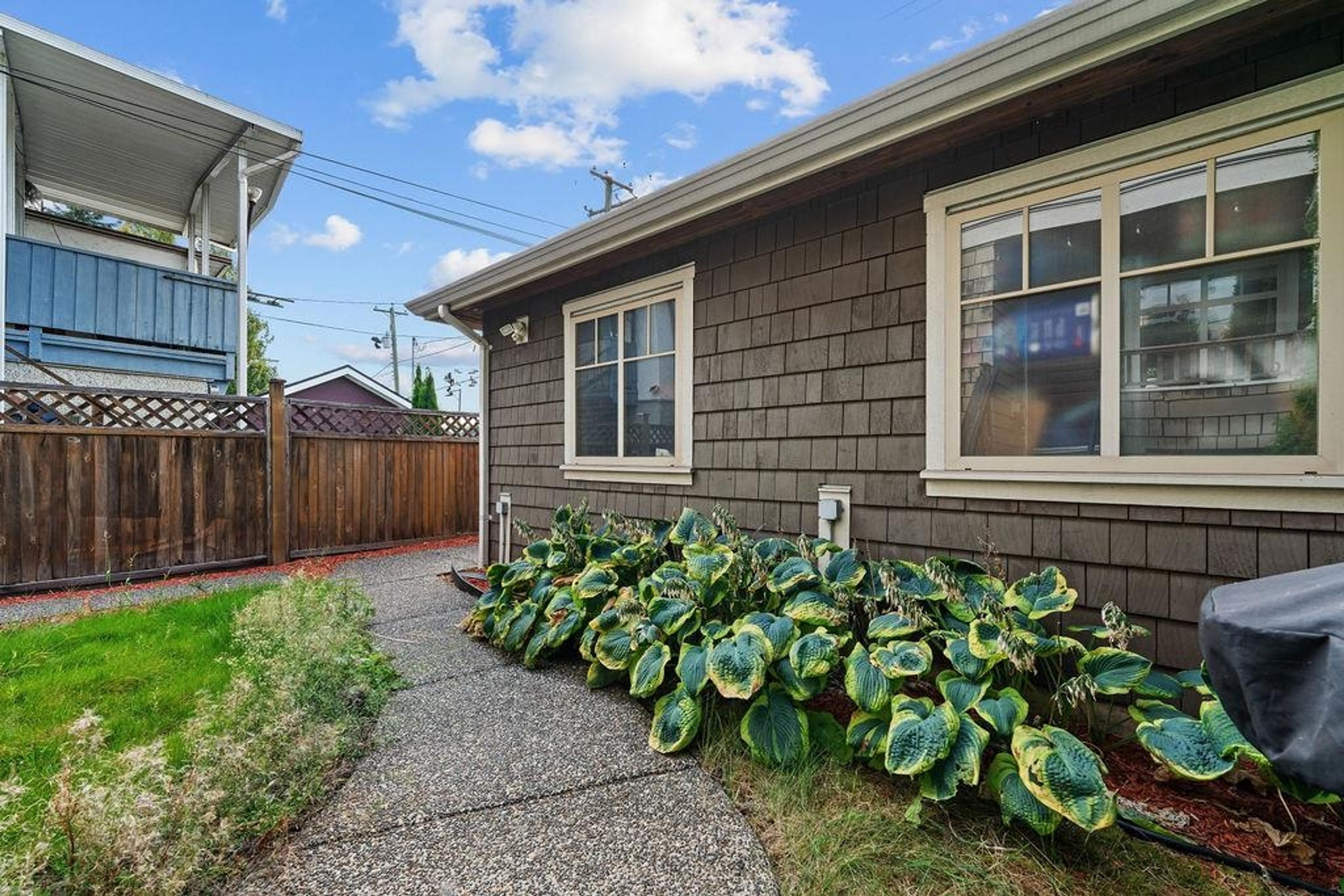 1254 E 11TH AVENUE - Image 19