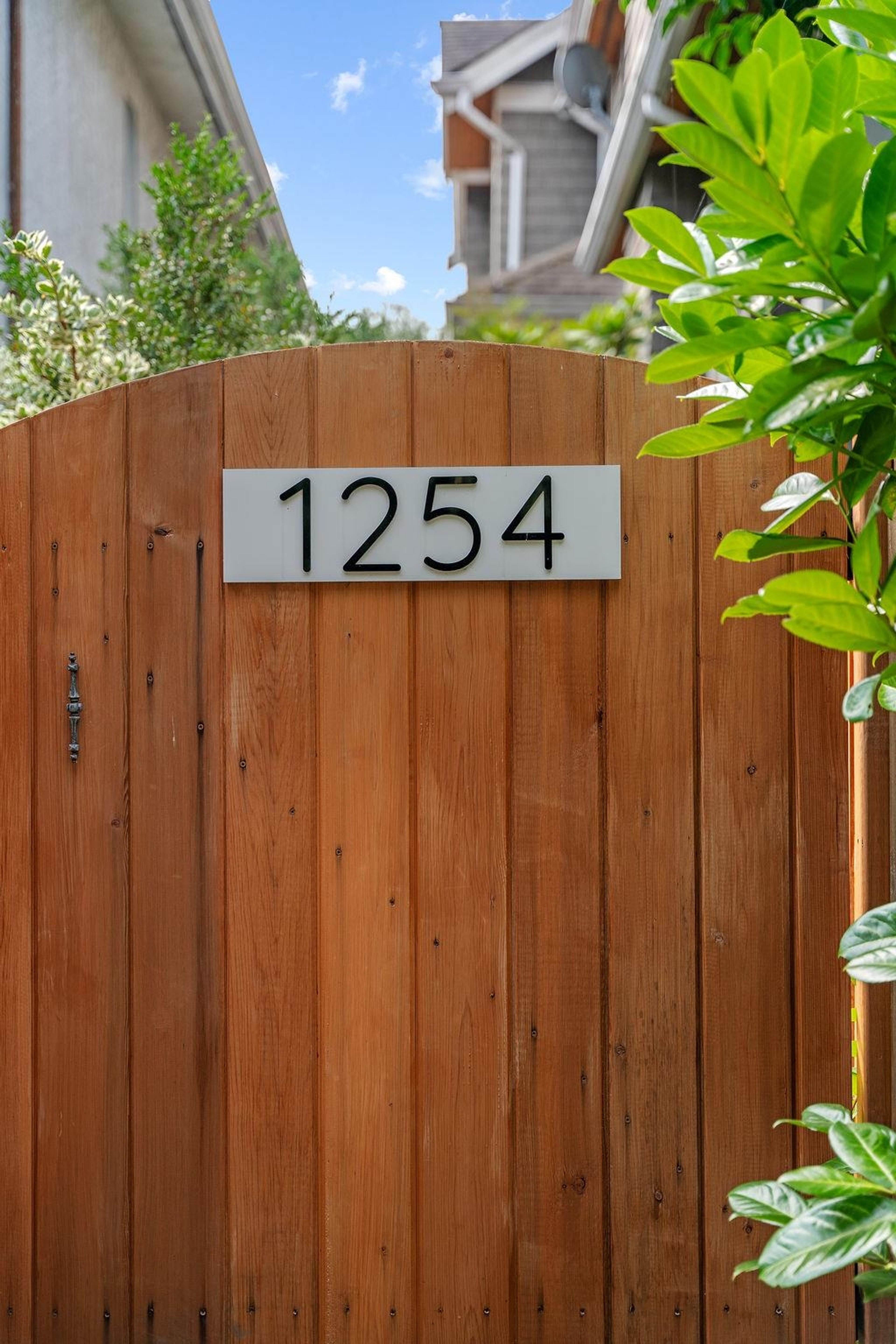 1254 E 11TH AVENUE - Image 25